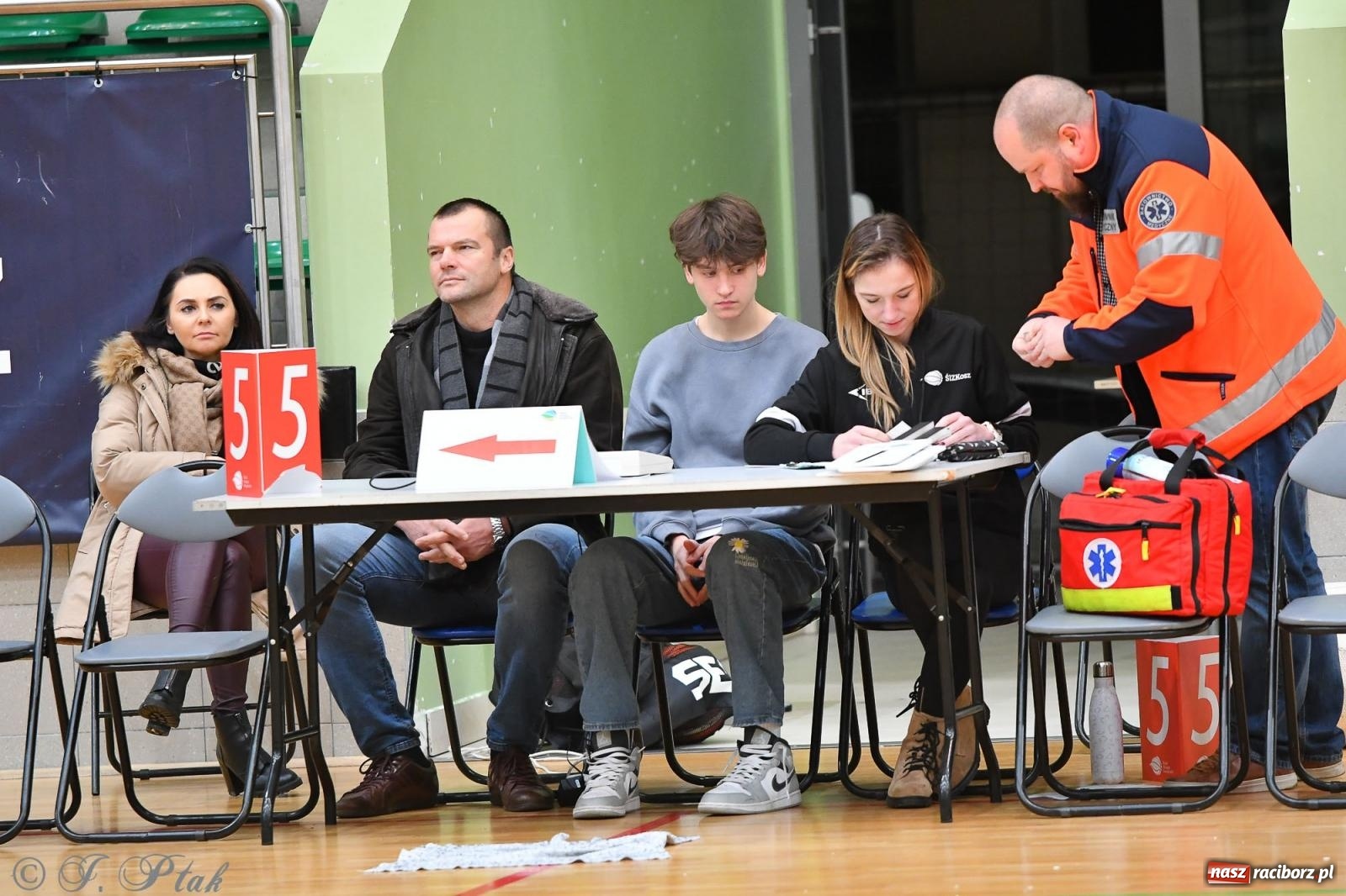 Zdjęcie w galerii na portalu naszraciborz.pl: Koszykówka. Zdecydowała druga kwarta [FOTO] wiadomości z regionu