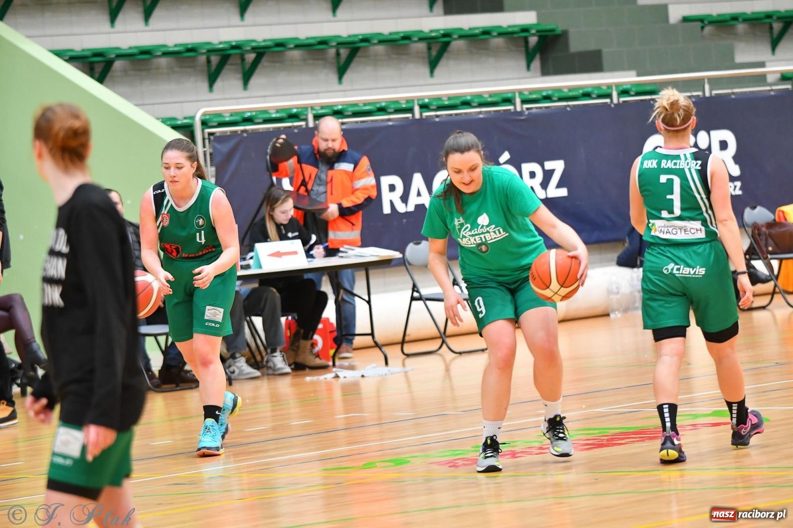 Zdjęcie w galerii na portalu naszraciborz.pl: Koszykówka. Zdecydowała druga kwarta [FOTO] wiadomości z regionu