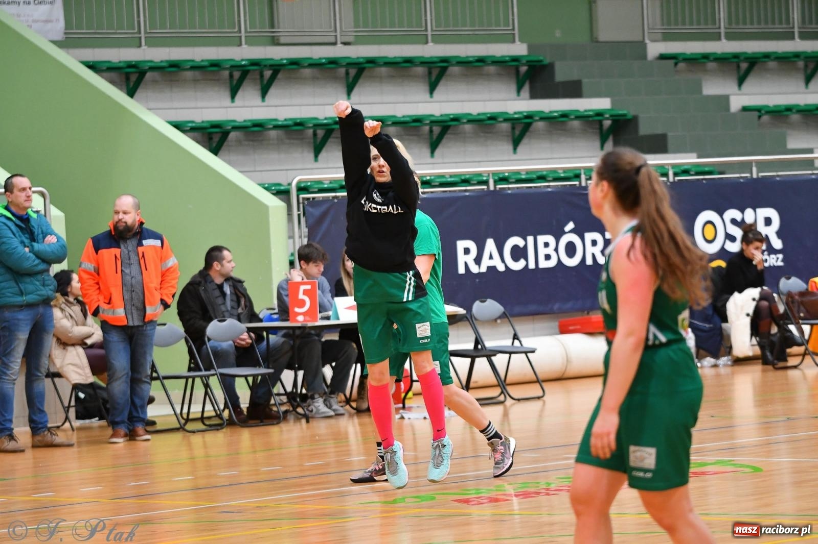 Zdjęcie w galerii na portalu naszraciborz.pl: Koszykówka. Zdecydowała druga kwarta [FOTO] wiadomości z regionu