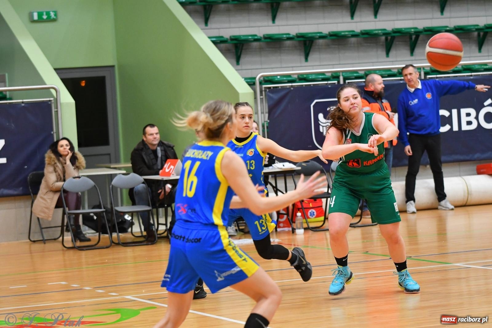 Zdjęcie w galerii na portalu naszraciborz.pl: Koszykówka. Zdecydowała druga kwarta [FOTO] wiadomości z regionu