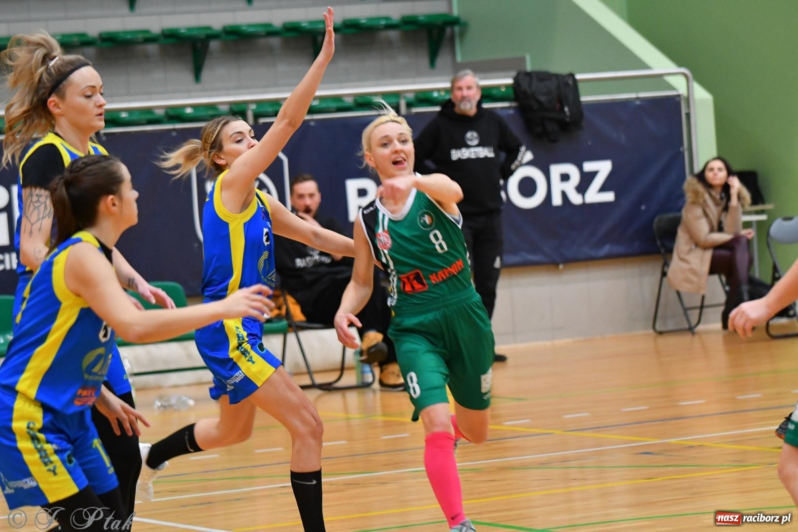 Zdjęcie w galerii na portalu naszraciborz.pl: Koszykówka. Zdecydowała druga kwarta [FOTO] wiadomości z regionu