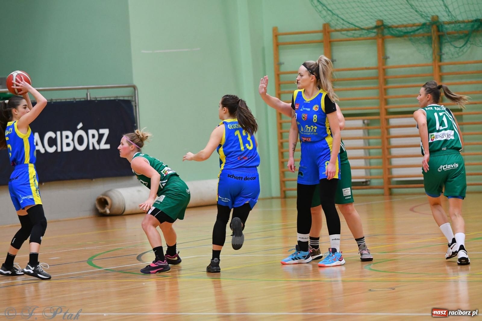Zdjęcie w galerii na portalu naszraciborz.pl: Koszykówka. Zdecydowała druga kwarta [FOTO] wiadomości z regionu