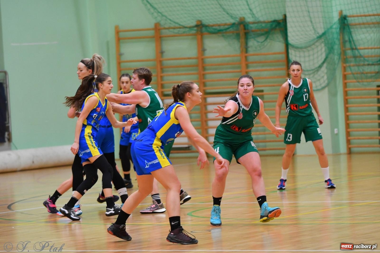 Zdjęcie w galerii na portalu naszraciborz.pl: Koszykówka. Zdecydowała druga kwarta [FOTO] wiadomości z regionu