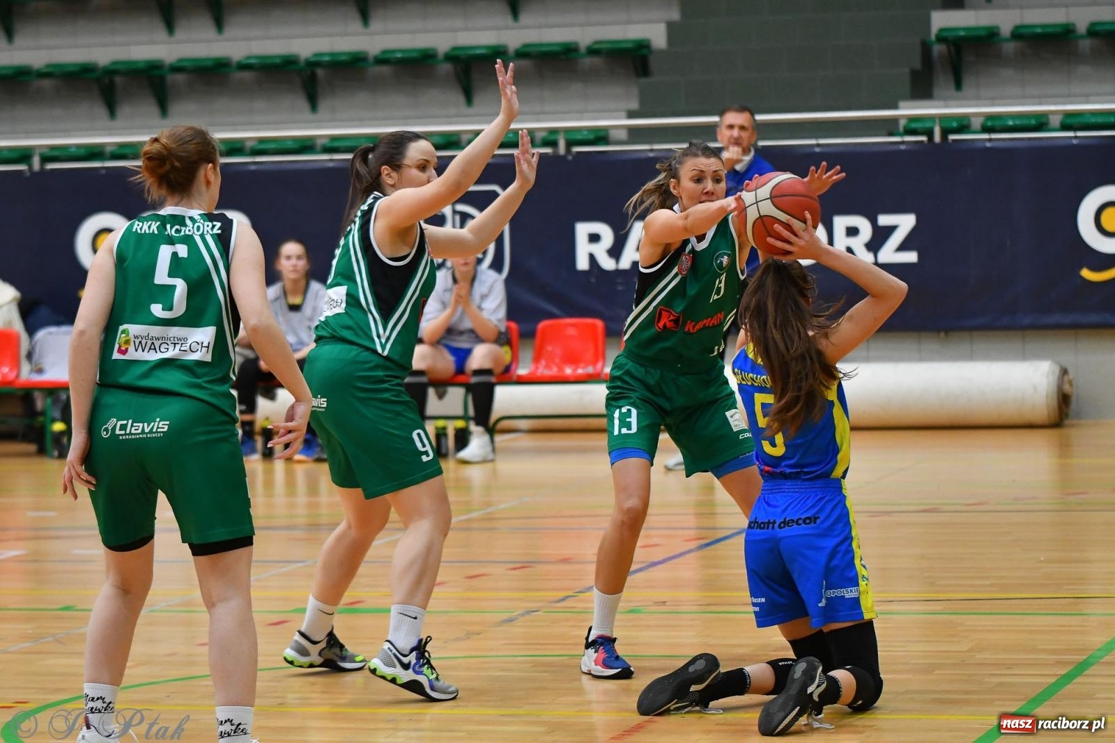 Zdjęcie w galerii na portalu naszraciborz.pl: Koszykówka. Zdecydowała druga kwarta [FOTO] wiadomości z regionu