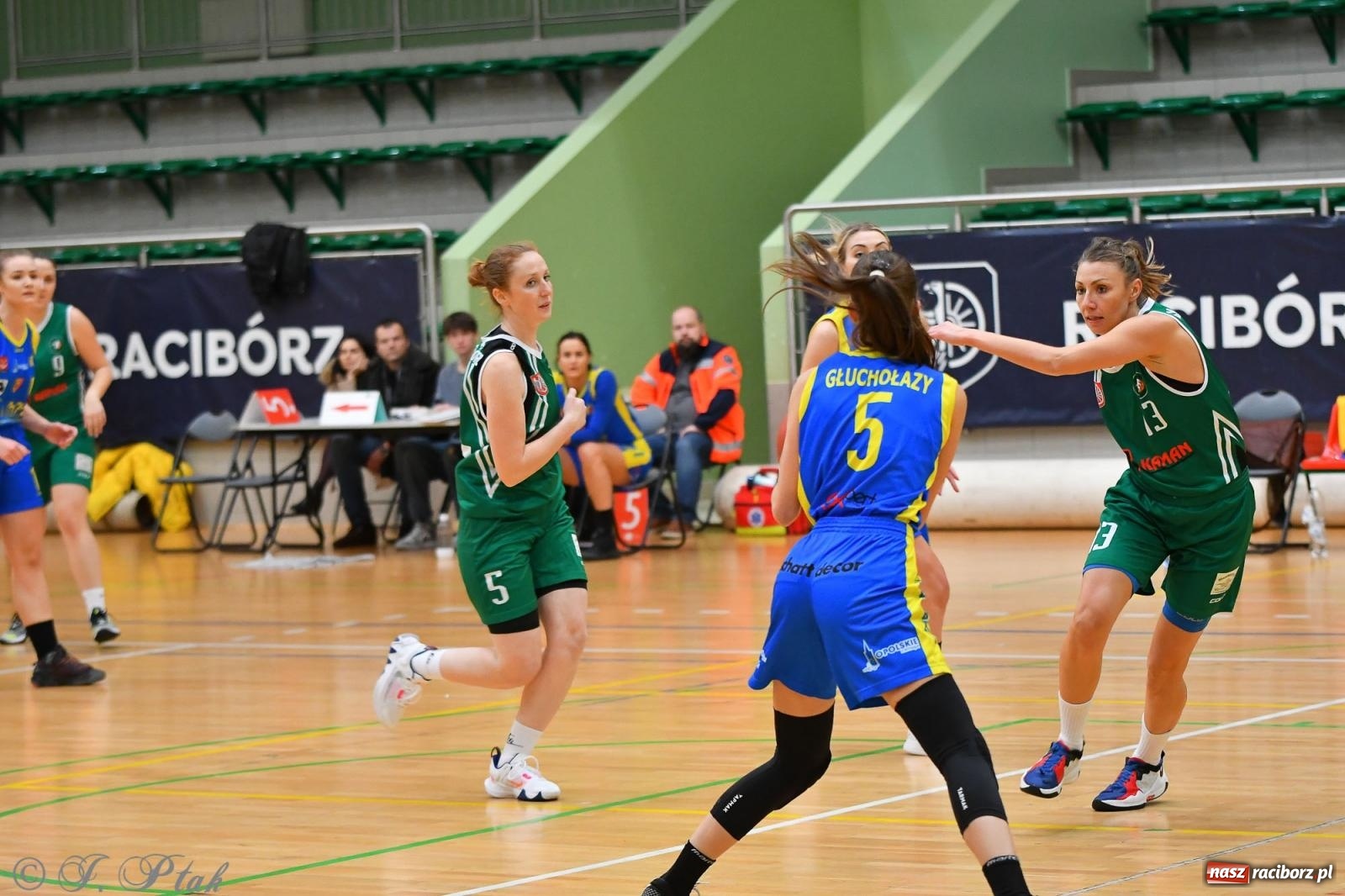 Zdjęcie w galerii na portalu naszraciborz.pl: Koszykówka. Zdecydowała druga kwarta [FOTO] wiadomości z regionu
