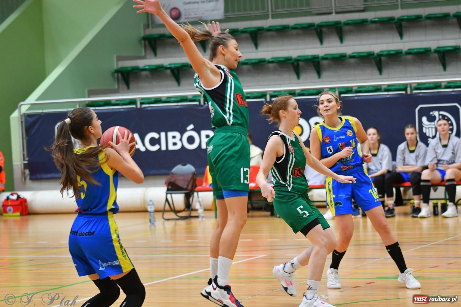 Zdjęcie w galerii na portalu naszraciborz.pl: Koszykówka. Zdecydowała druga kwarta [FOTO] wiadomości z regionu