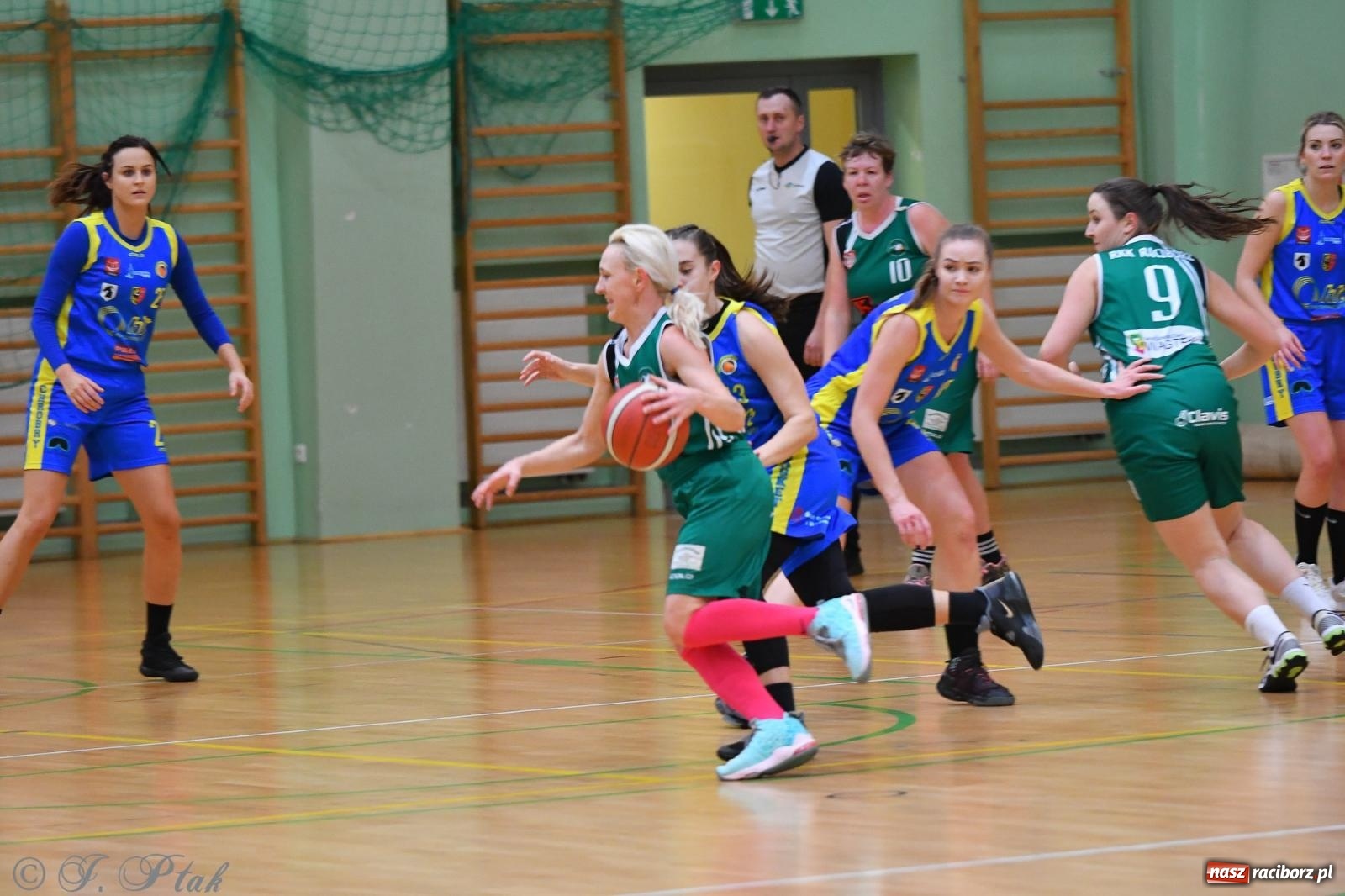 Zdjęcie w galerii na portalu naszraciborz.pl: Koszykówka. Zdecydowała druga kwarta [FOTO] wiadomości z regionu