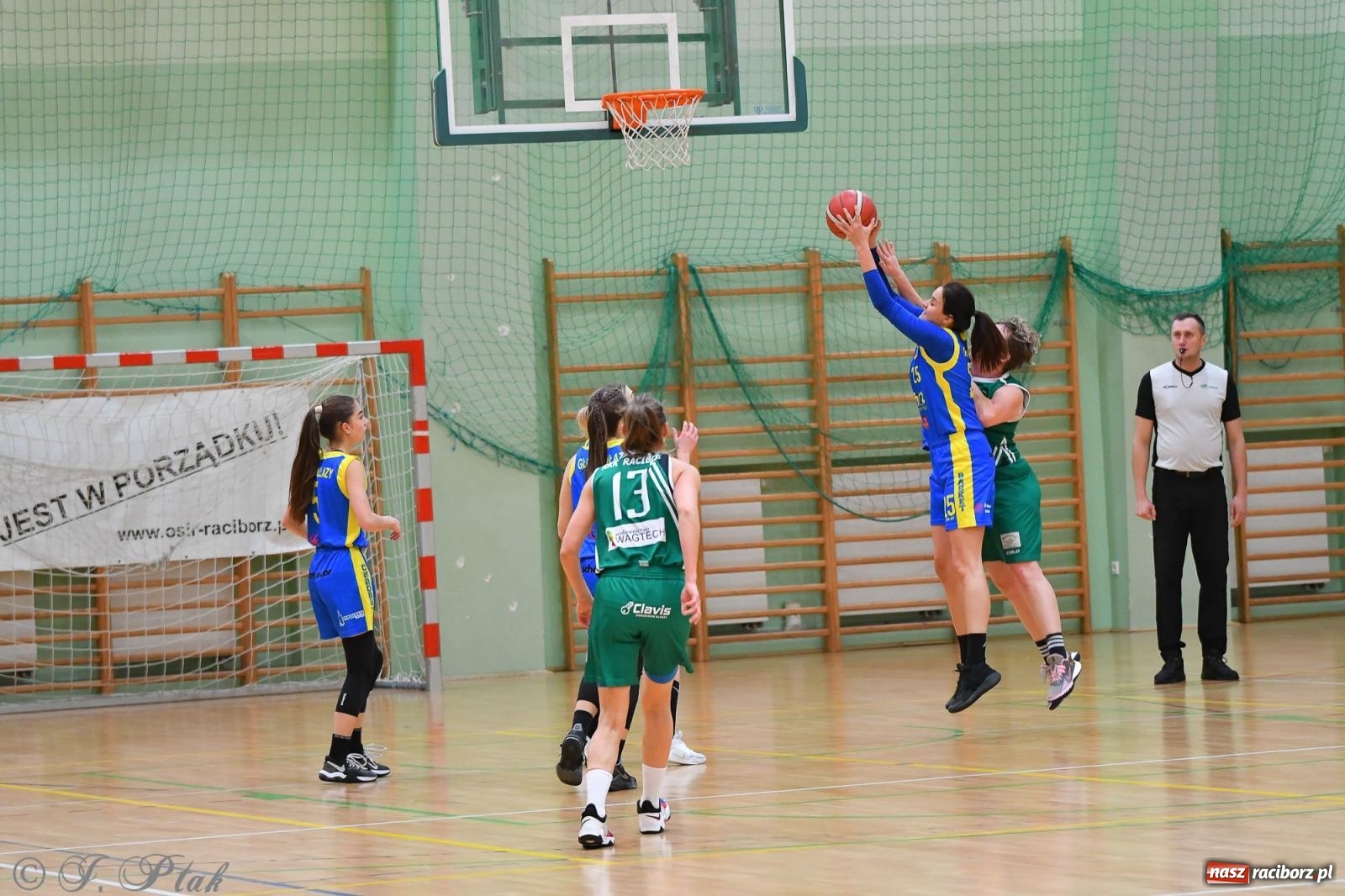 Zdjęcie w galerii na portalu naszraciborz.pl: Koszykówka. Zdecydowała druga kwarta [FOTO] wiadomości z regionu