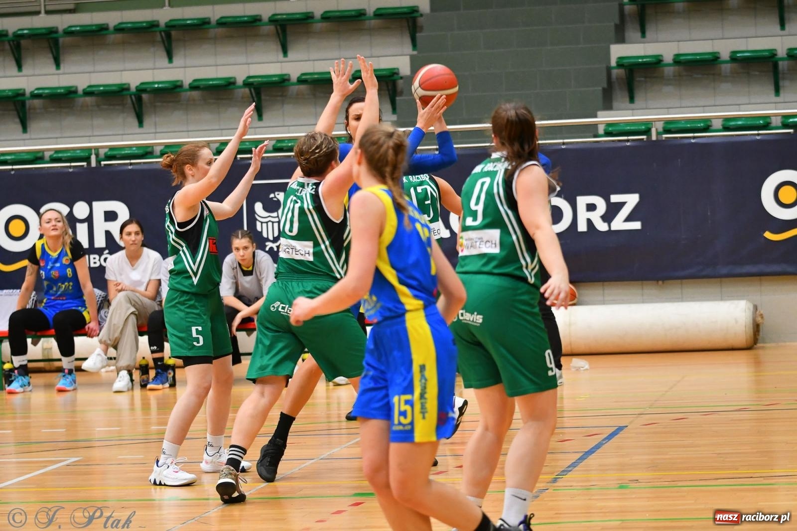 Zdjęcie w galerii na portalu naszraciborz.pl: Koszykówka. Zdecydowała druga kwarta [FOTO] wiadomości z regionu
