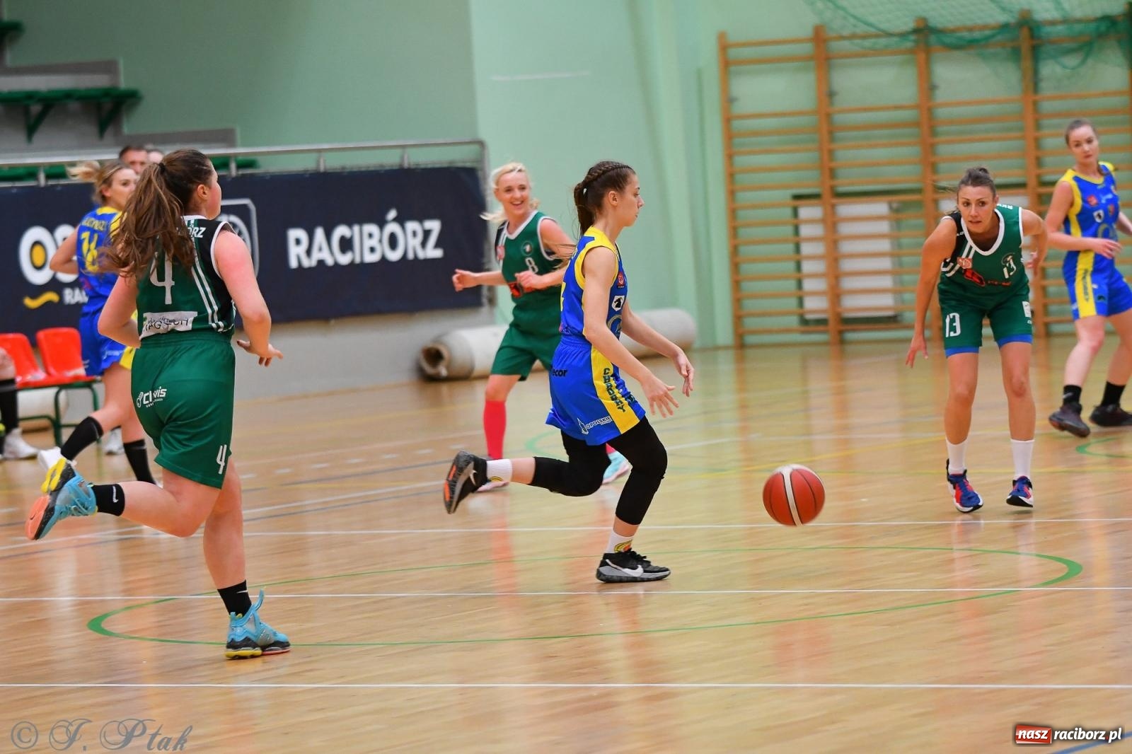 Zdjęcie w galerii na portalu naszraciborz.pl: Koszykówka. Zdecydowała druga kwarta [FOTO] wiadomości z regionu