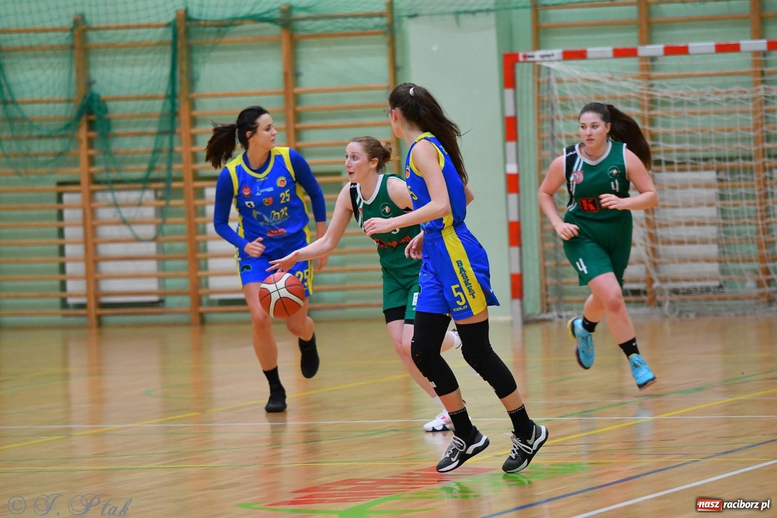 Zdjęcie w galerii na portalu naszraciborz.pl: Koszykówka. Zdecydowała druga kwarta [FOTO] wiadomości z regionu