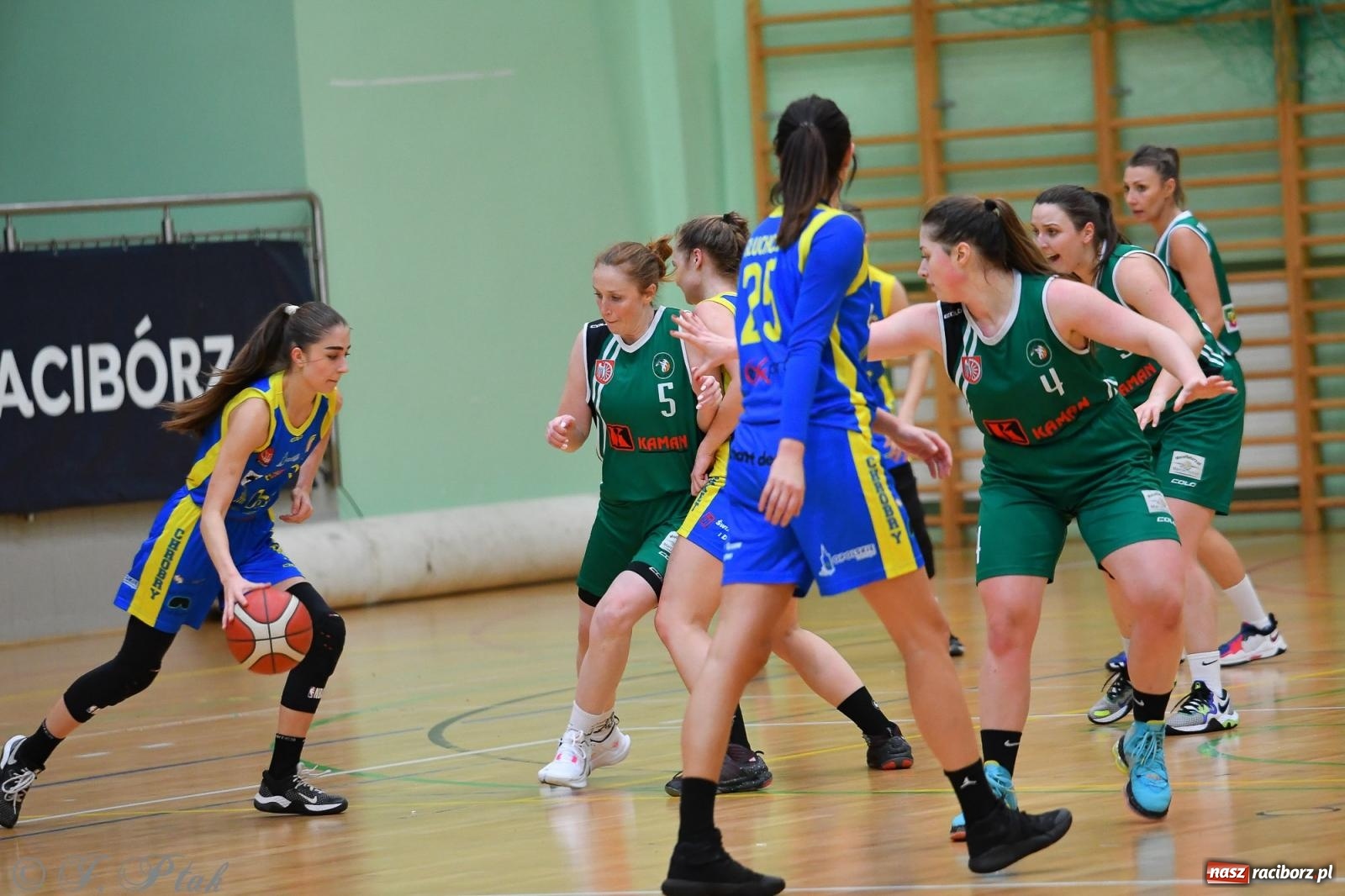 Zdjęcie w galerii na portalu naszraciborz.pl: Koszykówka. Zdecydowała druga kwarta [FOTO] wiadomości z regionu