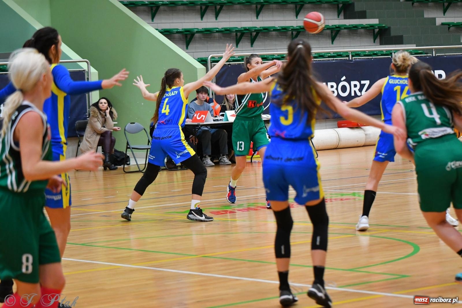 Zdjęcie w galerii na portalu naszraciborz.pl: Koszykówka. Zdecydowała druga kwarta [FOTO] wiadomości z regionu