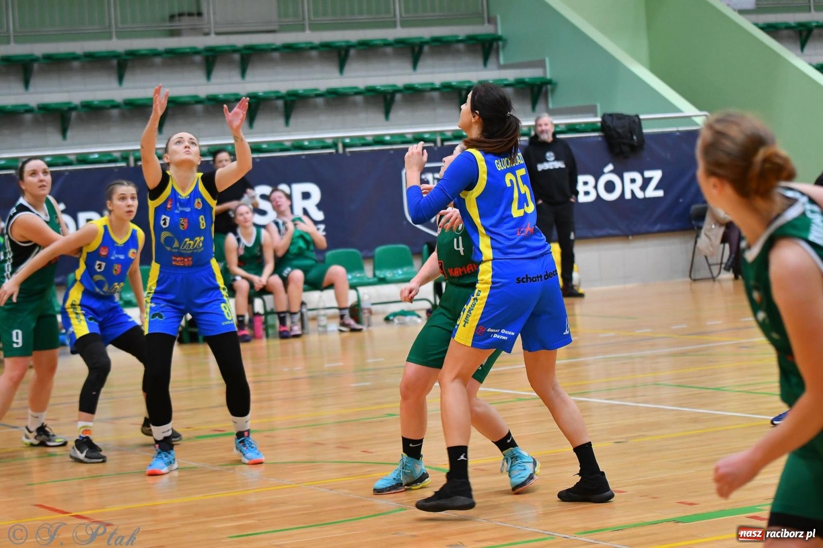 Zdjęcie w galerii na portalu naszraciborz.pl: Koszykówka. Zdecydowała druga kwarta [FOTO] wiadomości z regionu