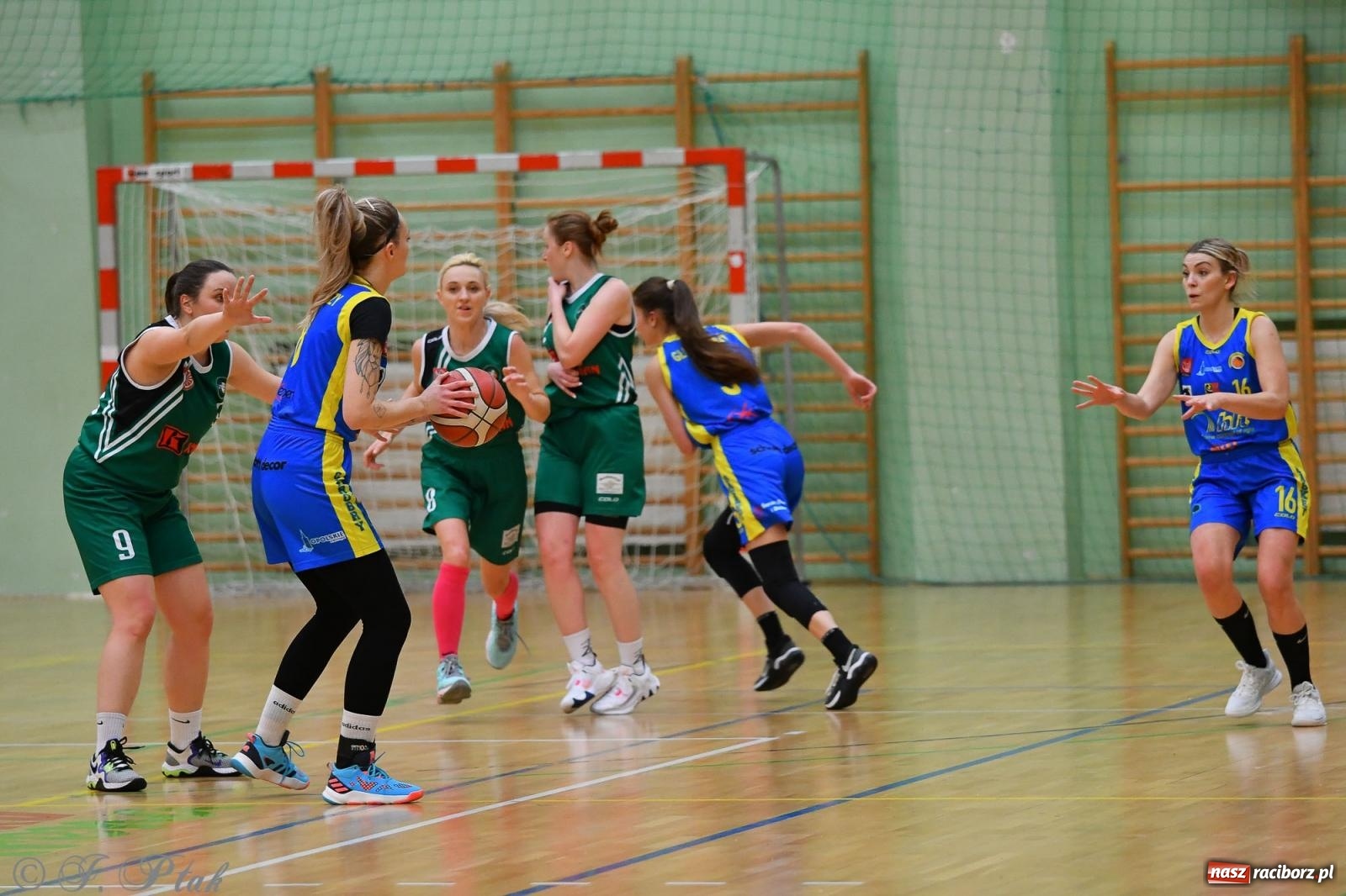 Zdjęcie w galerii na portalu naszraciborz.pl: Koszykówka. Zdecydowała druga kwarta [FOTO] wiadomości z regionu