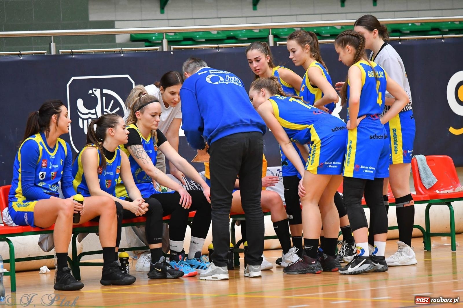 Zdjęcie w galerii na portalu naszraciborz.pl: Koszykówka. Zdecydowała druga kwarta [FOTO] wiadomości z regionu