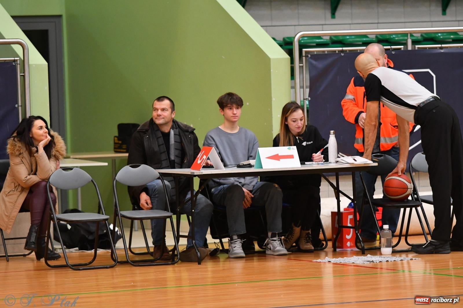 Zdjęcie w galerii na portalu naszraciborz.pl: Koszykówka. Zdecydowała druga kwarta [FOTO] wiadomości z regionu