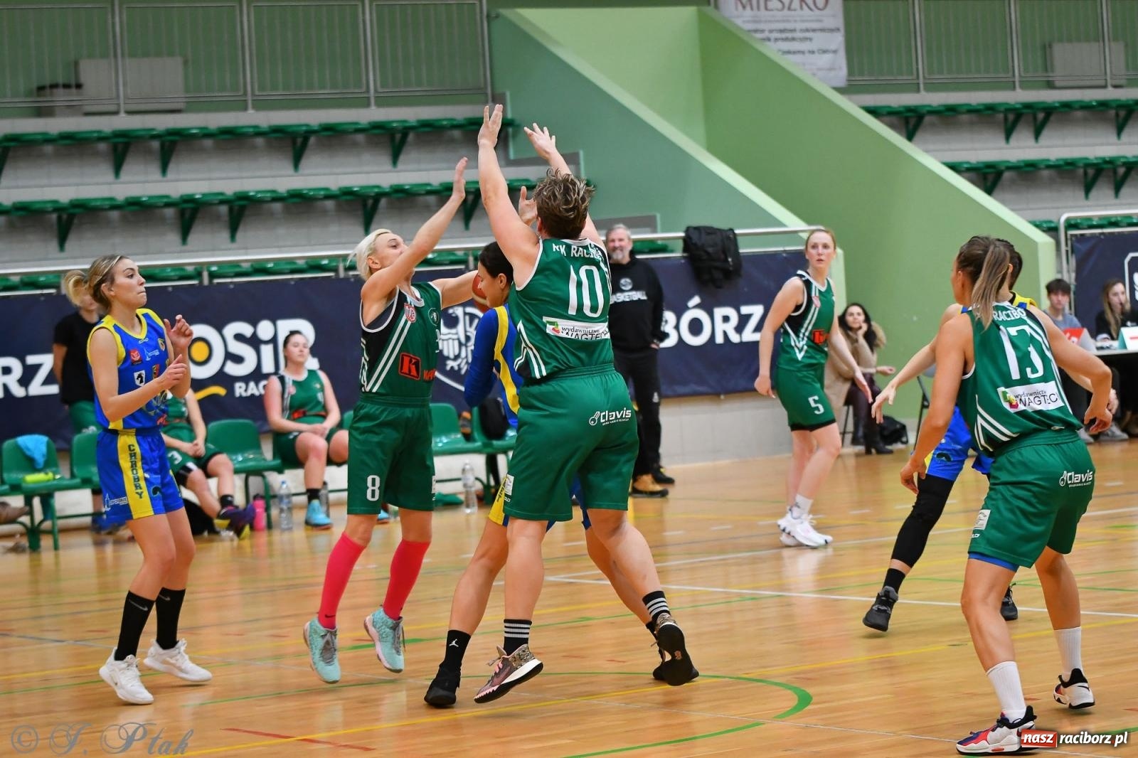 Zdjęcie w galerii na portalu naszraciborz.pl: Koszykówka. Zdecydowała druga kwarta [FOTO] wiadomości z regionu