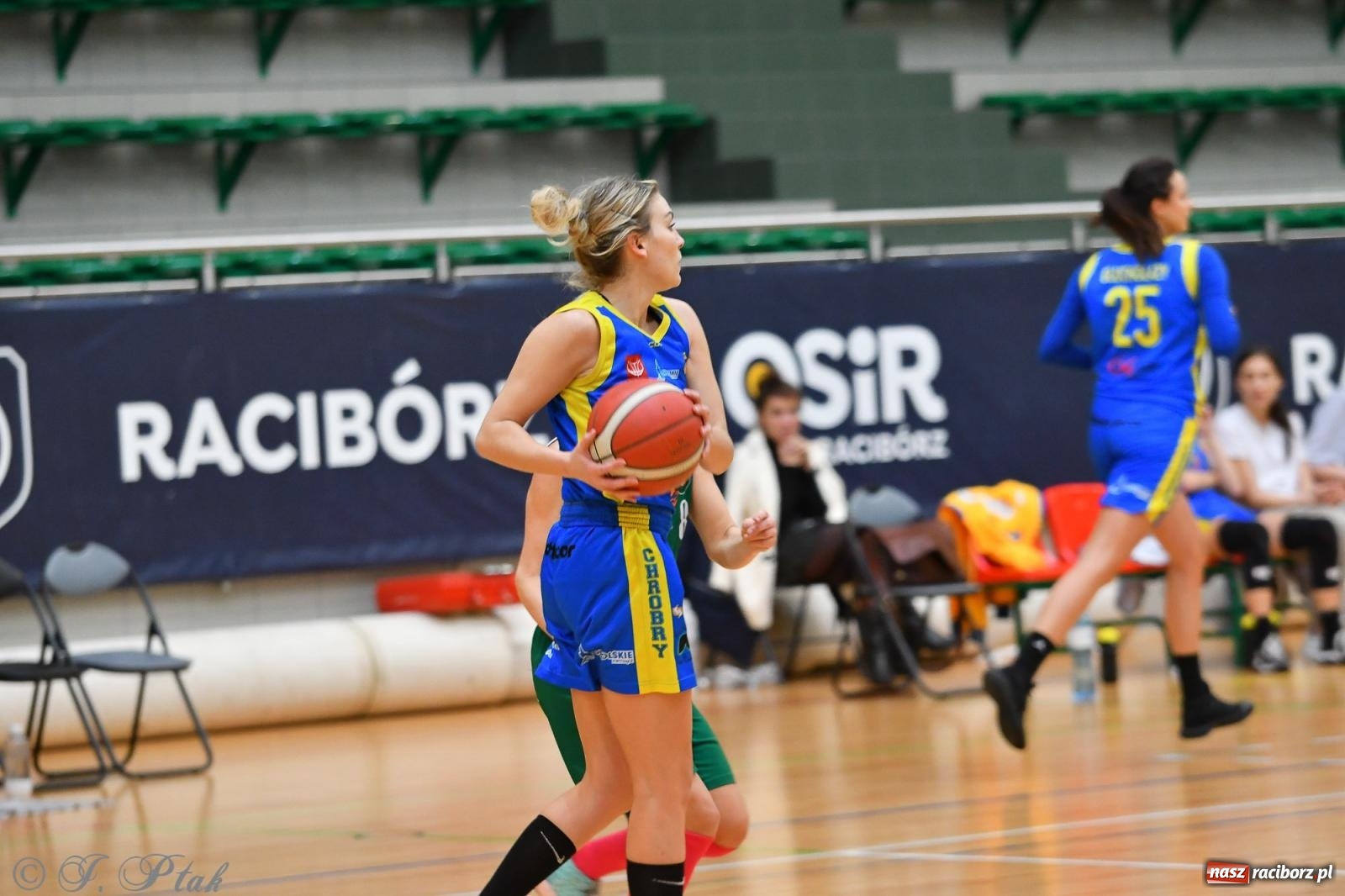 Zdjęcie w galerii na portalu naszraciborz.pl: Koszykówka. Zdecydowała druga kwarta [FOTO] wiadomości z regionu