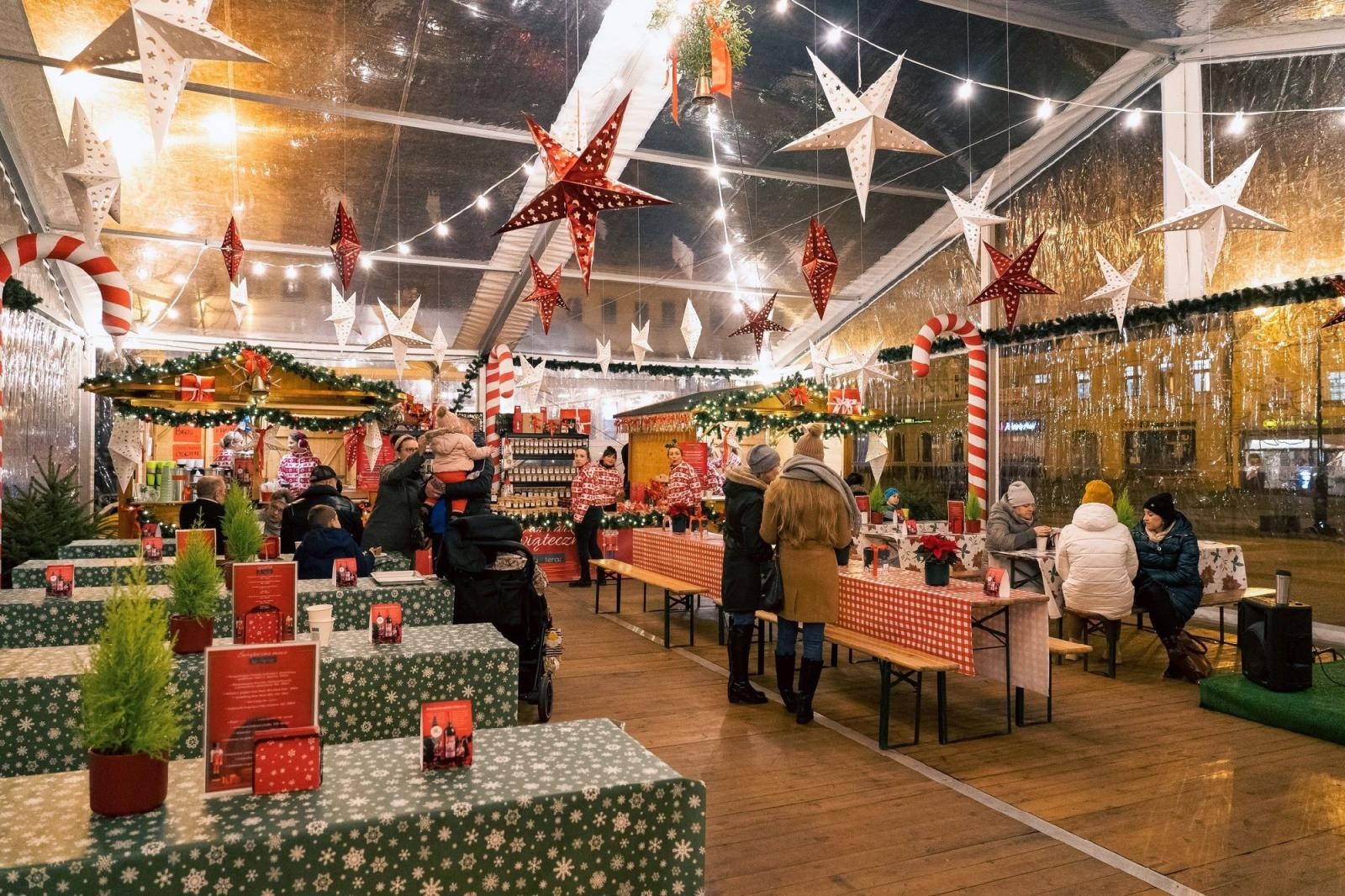 Zdjęcie w galerii na portalu naszraciborz.pl: Świąteczne hale i ciężarówka Coca-Coli. Rusza jarmark w Rybniku wiadomości z regionu