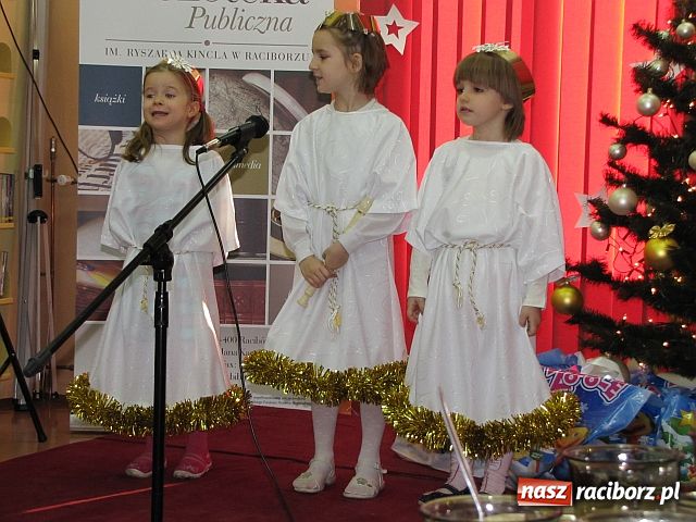 Zdjęcie w galerii na portalu naszraciborz.pl: Kolędowanie w bibliotece wiadomości z regionu