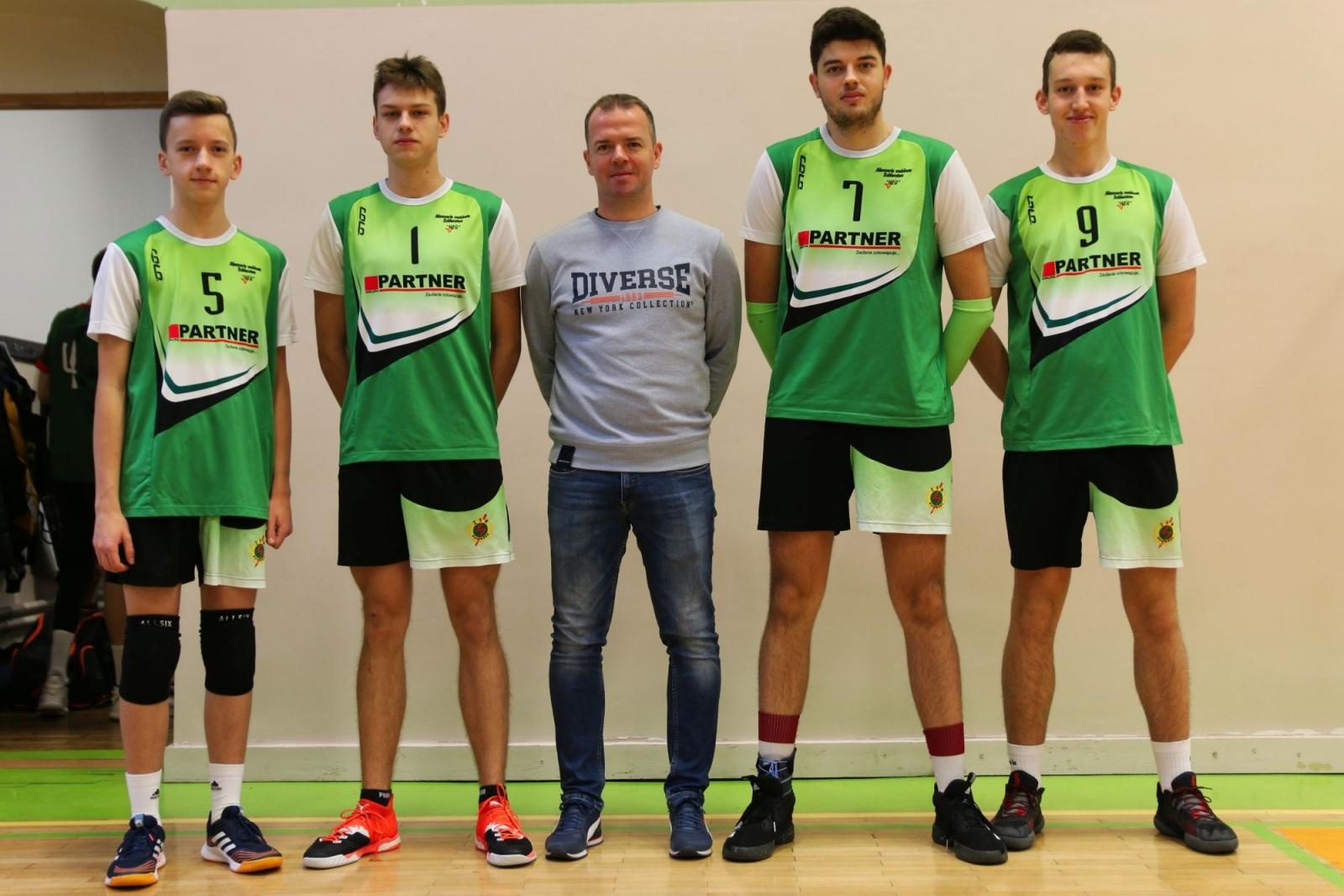 Zdjęcie w galerii na portalu naszraciborz.pl: Mechanik najlepszy w turnieju dwójek siatkarskich w CKZiU nr 1 wiadomości z regionu