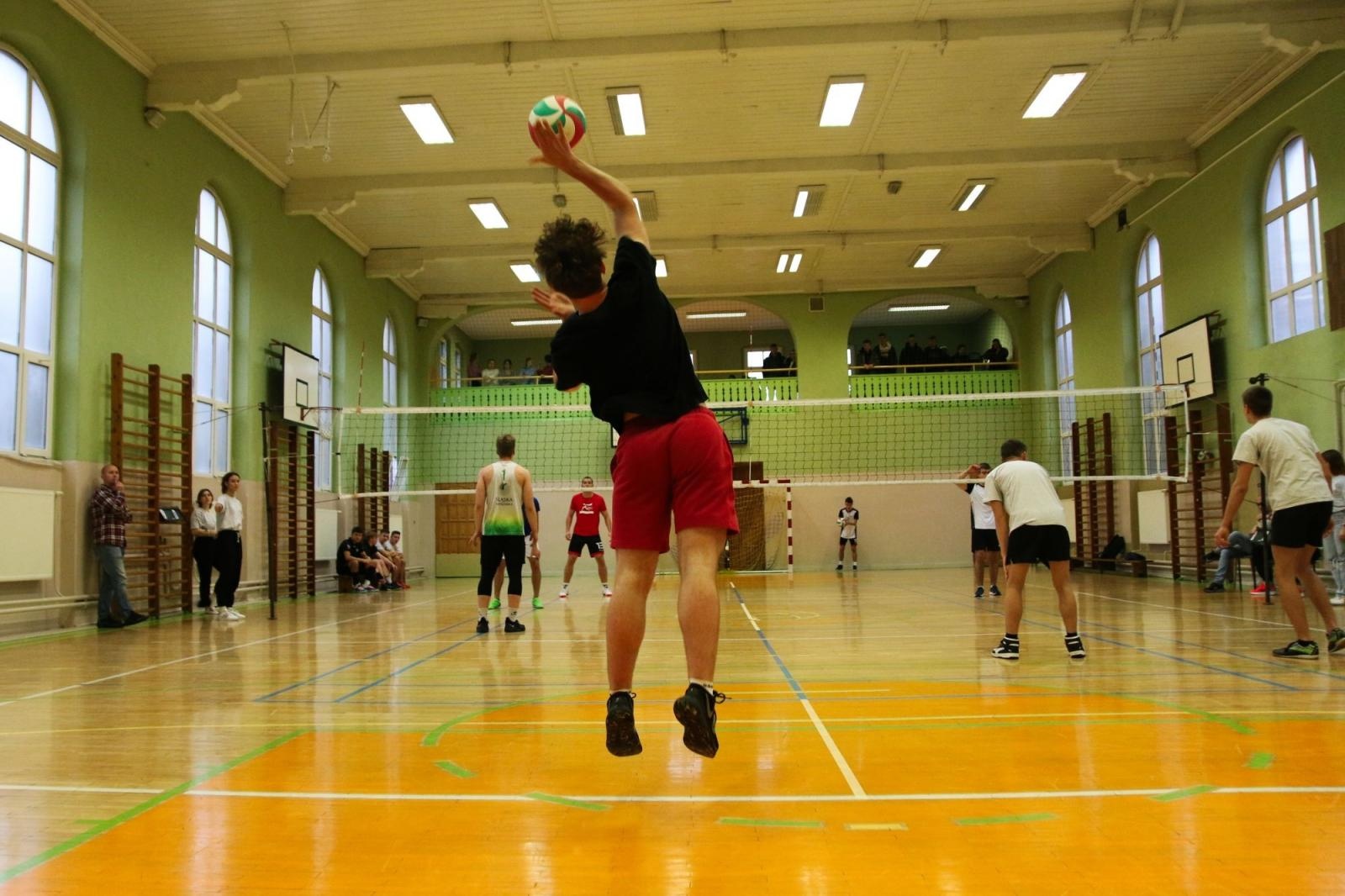 Zdjęcie w galerii na portalu naszraciborz.pl: Mechanik najlepszy w turnieju dwójek siatkarskich w CKZiU nr 1 wiadomości z regionu