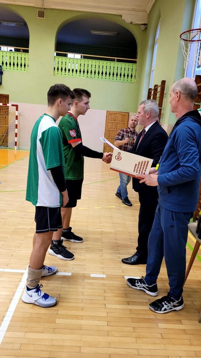 Zdjęcie w galerii na portalu naszraciborz.pl: Mechanik najlepszy w turnieju dwójek siatkarskich w CKZiU nr 1 wiadomości z regionu