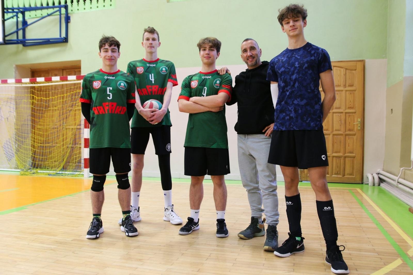 Zdjęcie w galerii na portalu naszraciborz.pl: Mechanik najlepszy w turnieju dwójek siatkarskich w CKZiU nr 1 wiadomości z regionu