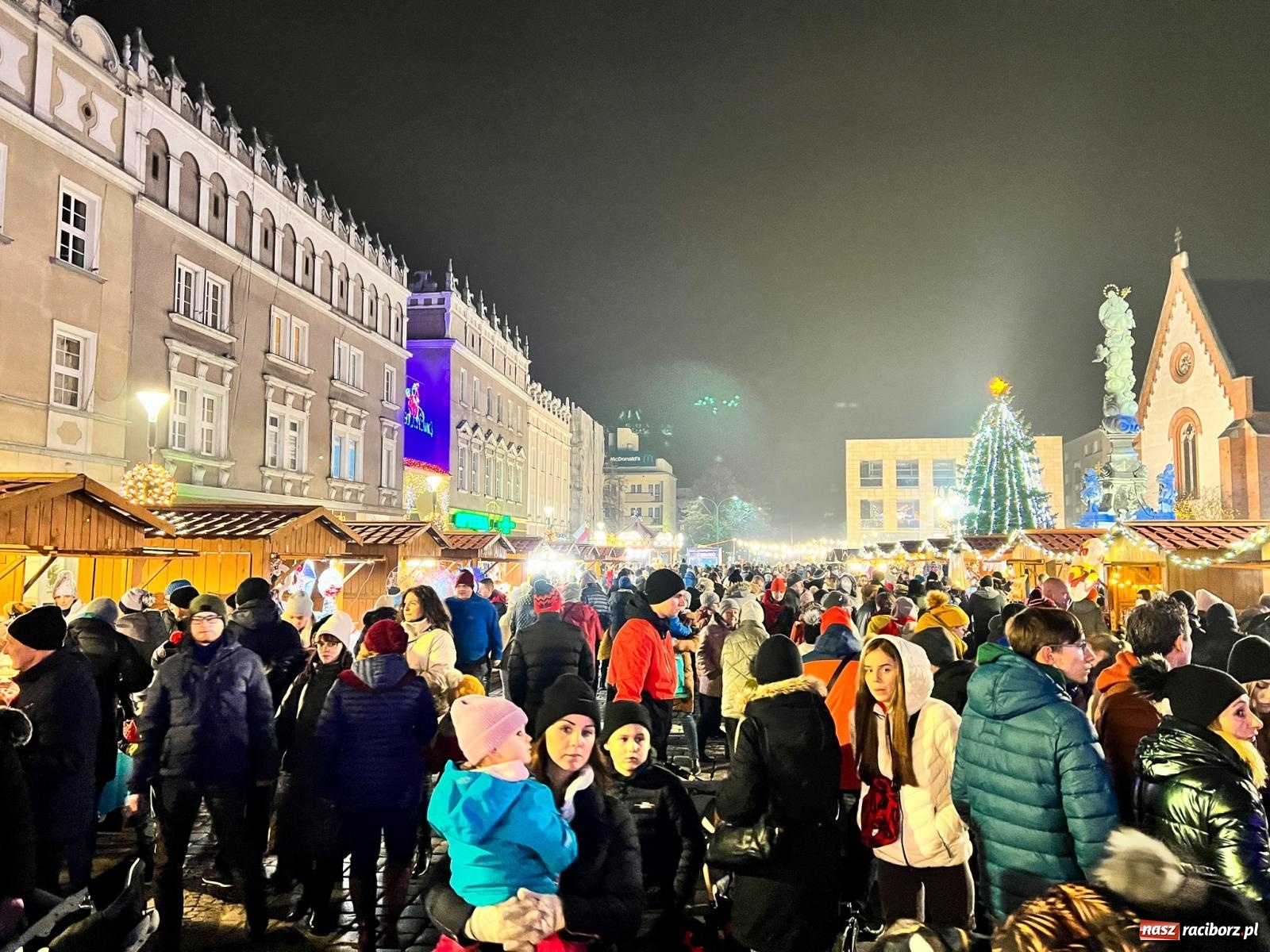 Zdjęcie w galerii na portalu naszraciborz.pl: Laserowa bajeczka, Plania i zupa z Gamowa - sobota na jarmarku w Raciborzu [WIDEO] wiadomości z regionu