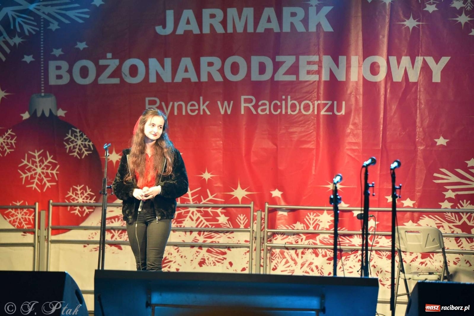 Zdjęcie w galerii na portalu naszraciborz.pl: Laserowa bajeczka, Plania i zupa z Gamowa - sobota na jarmarku w Raciborzu [WIDEO] wiadomości z regionu