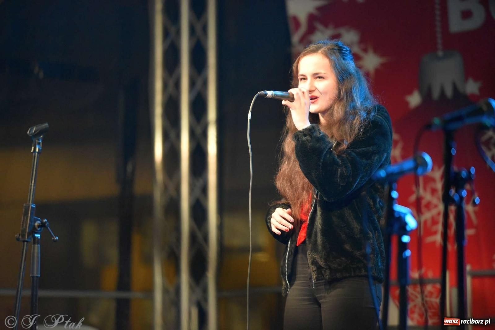 Zdjęcie w galerii na portalu naszraciborz.pl: Laserowa bajeczka, Plania i zupa z Gamowa - sobota na jarmarku w Raciborzu [WIDEO] wiadomości z regionu