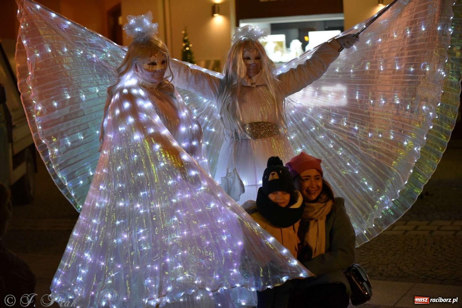 Zdjęcie w galerii na portalu naszraciborz.pl: Laserowa bajeczka, Plania i zupa z Gamowa - sobota na jarmarku w Raciborzu [WIDEO] wiadomości z regionu