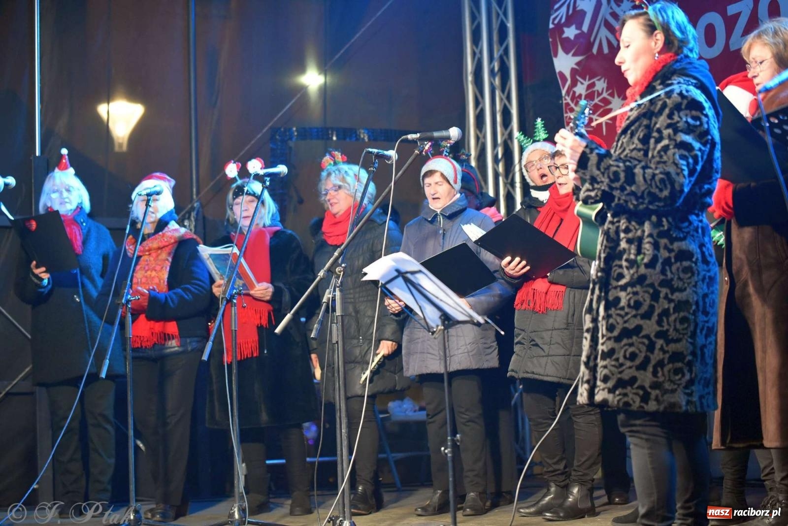 Zdjęcie w galerii na portalu naszraciborz.pl: Laserowa bajeczka, Plania i zupa z Gamowa - sobota na jarmarku w Raciborzu [WIDEO] wiadomości z regionu