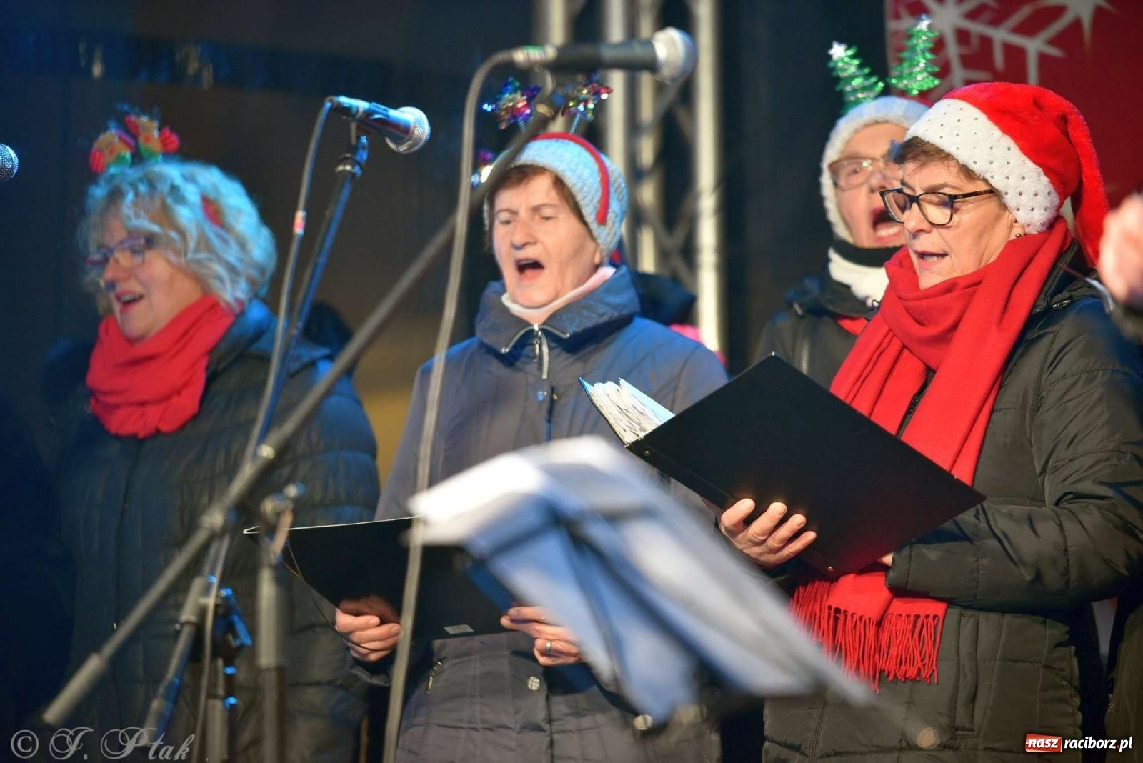 Zdjęcie w galerii na portalu naszraciborz.pl: Laserowa bajeczka, Plania i zupa z Gamowa - sobota na jarmarku w Raciborzu [WIDEO] wiadomości z regionu