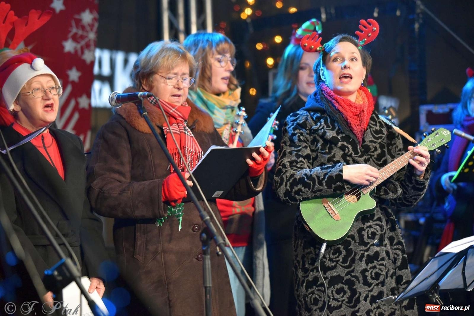 Zdjęcie w galerii na portalu naszraciborz.pl: Laserowa bajeczka, Plania i zupa z Gamowa - sobota na jarmarku w Raciborzu [WIDEO] wiadomości z regionu