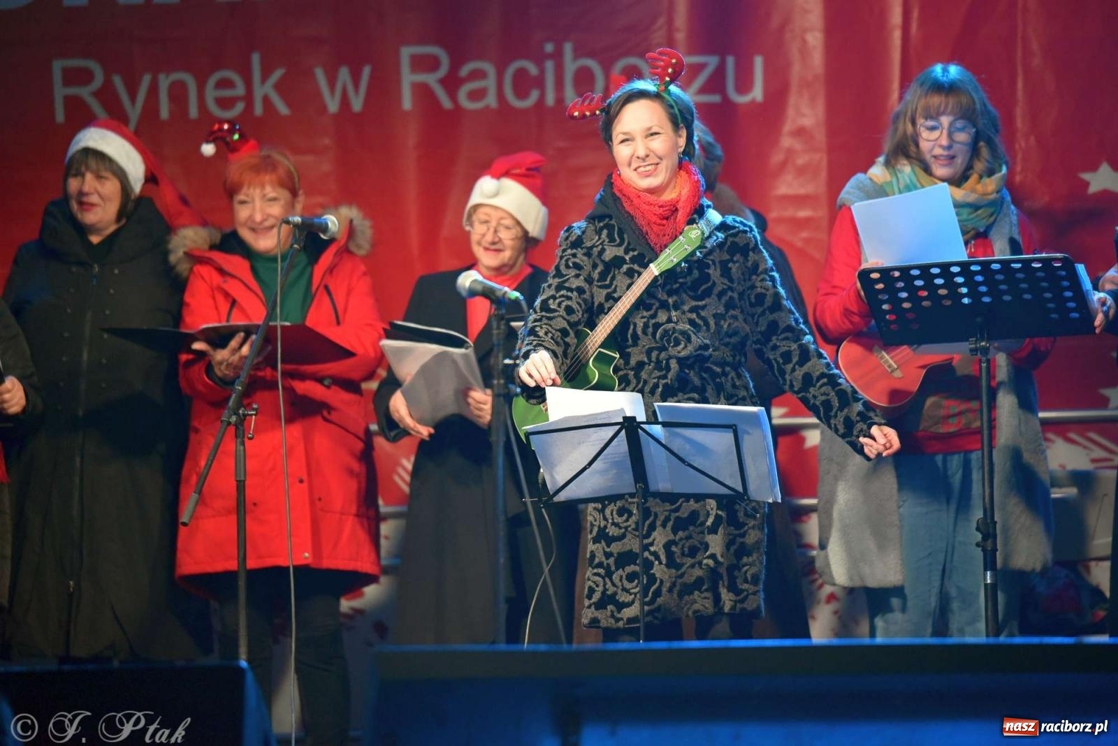 Zdjęcie w galerii na portalu naszraciborz.pl: Laserowa bajeczka, Plania i zupa z Gamowa - sobota na jarmarku w Raciborzu [WIDEO] wiadomości z regionu