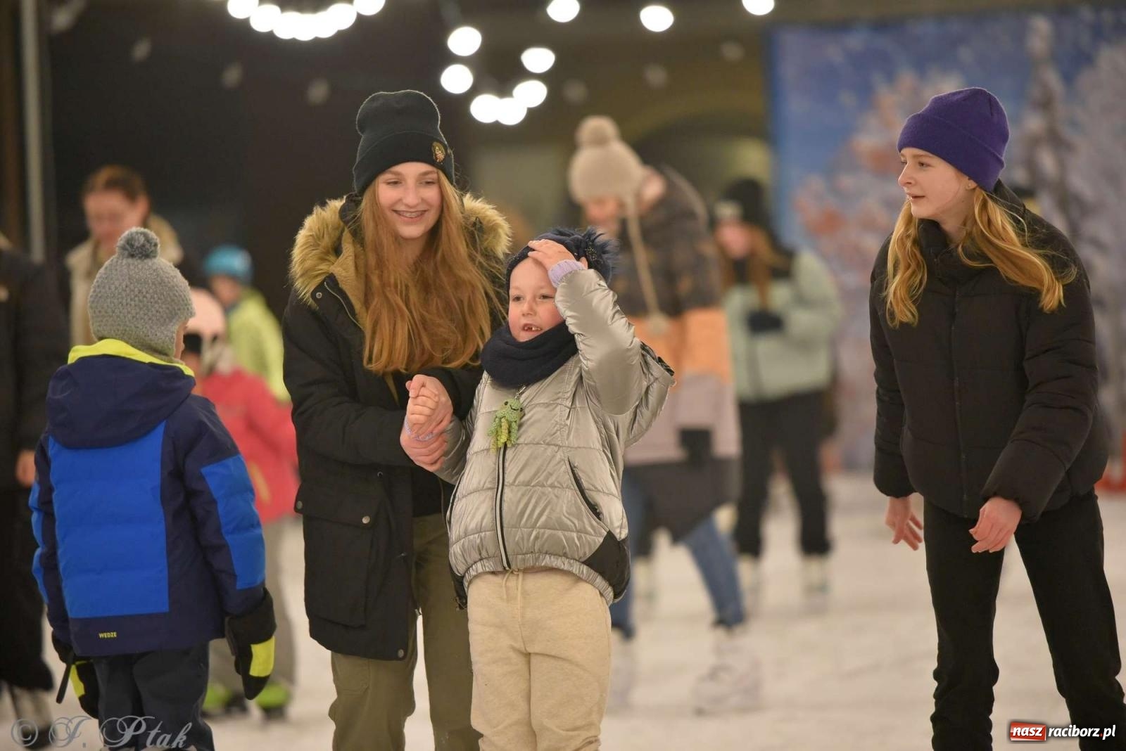 Zdjęcie w galerii na portalu naszraciborz.pl: Laserowa bajeczka, Plania i zupa z Gamowa - sobota na jarmarku w Raciborzu [WIDEO] wiadomości z regionu