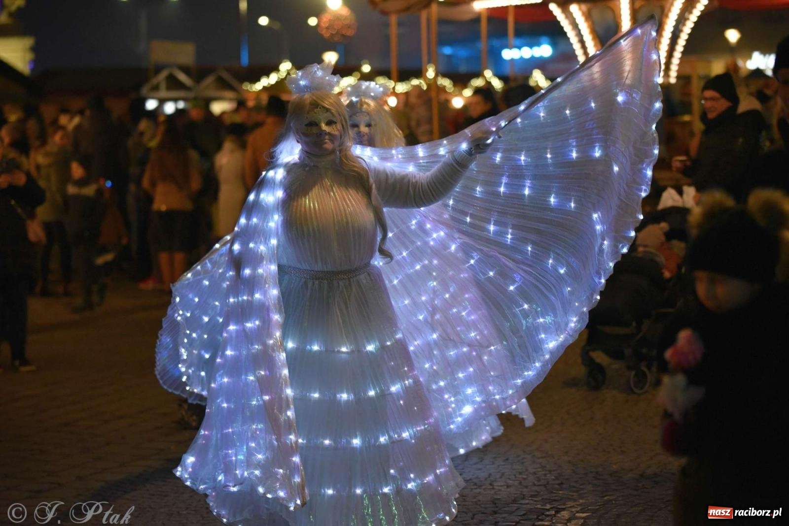 Zdjęcie w galerii na portalu naszraciborz.pl: Laserowa bajeczka, Plania i zupa z Gamowa - sobota na jarmarku w Raciborzu [WIDEO] wiadomości z regionu