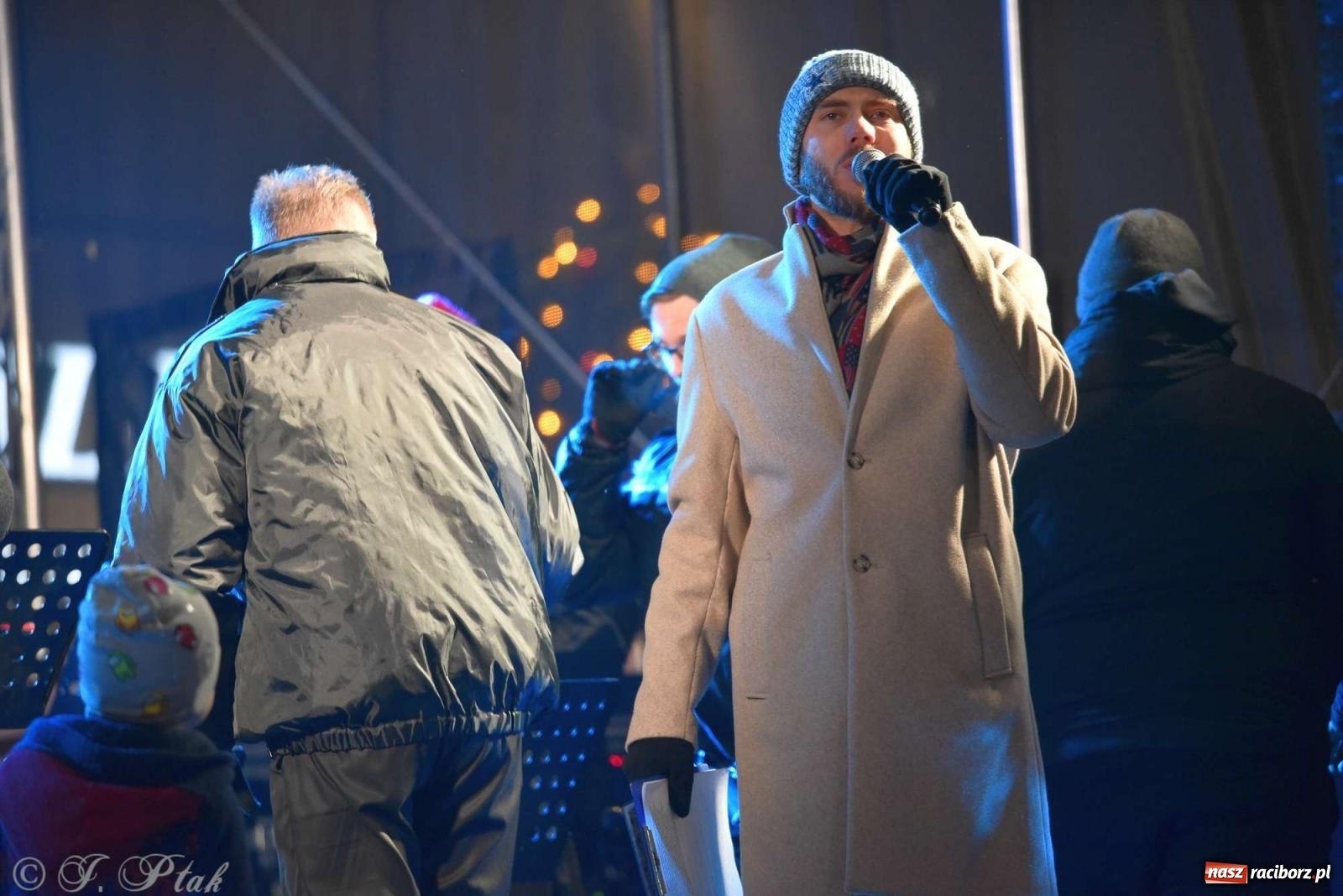 Zdjęcie w galerii na portalu naszraciborz.pl: Laserowa bajeczka, Plania i zupa z Gamowa - sobota na jarmarku w Raciborzu [WIDEO] wiadomości z regionu