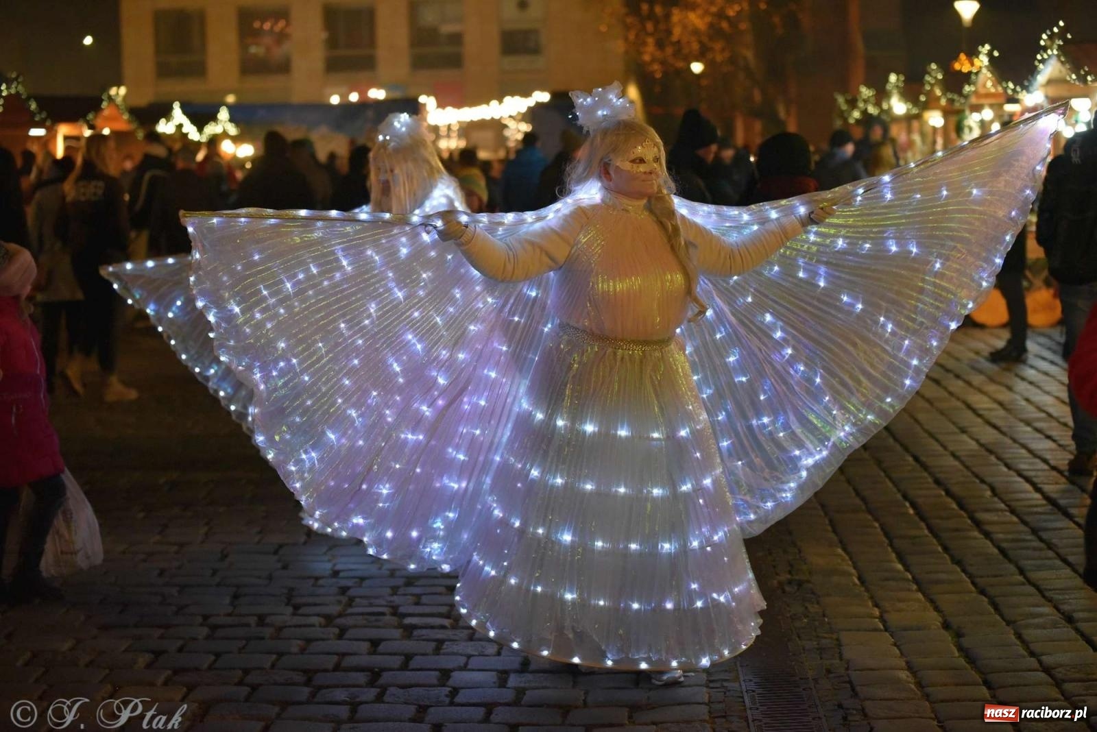 Zdjęcie w galerii na portalu naszraciborz.pl: Laserowa bajeczka, Plania i zupa z Gamowa - sobota na jarmarku w Raciborzu [WIDEO] wiadomości z regionu