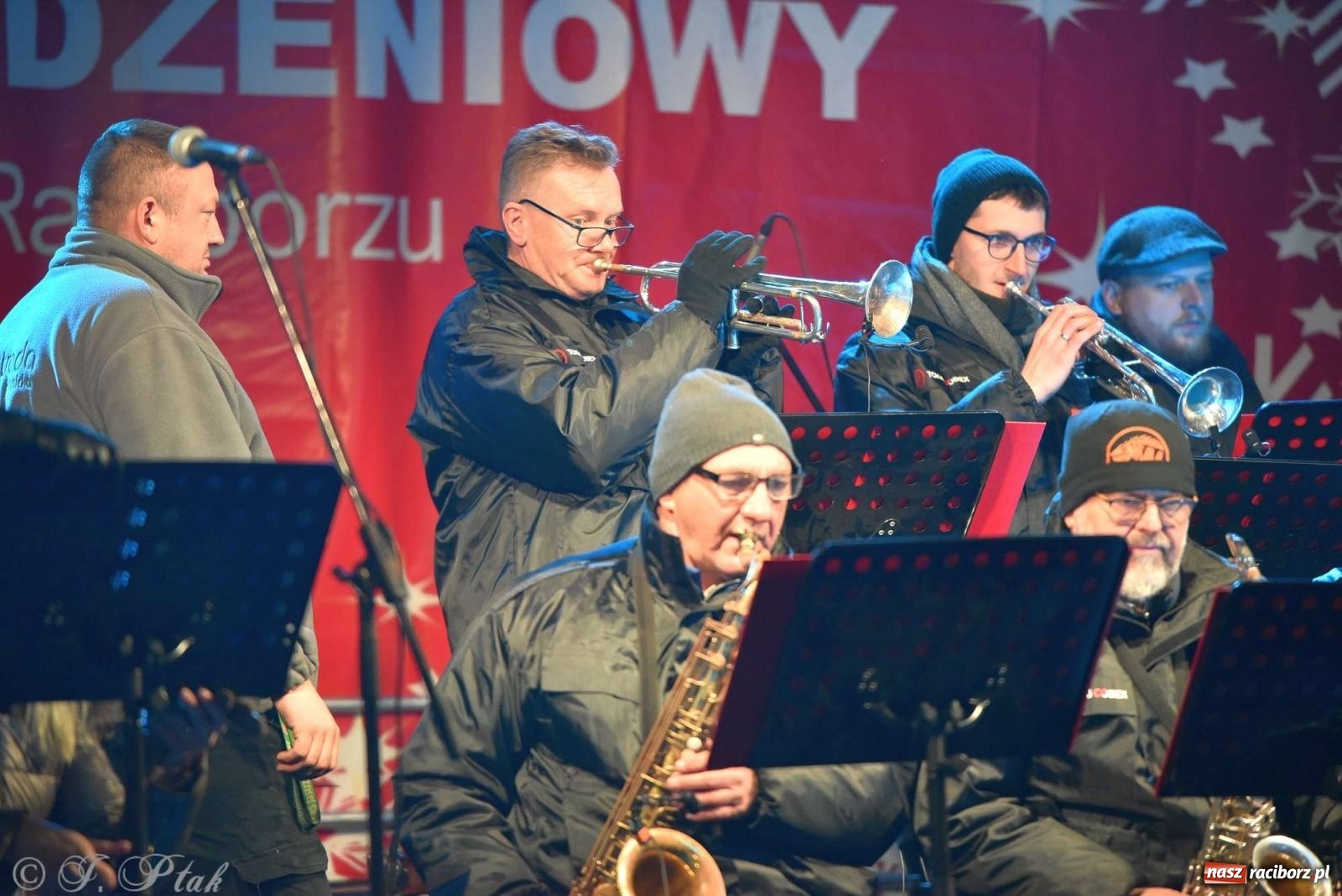 Zdjęcie w galerii na portalu naszraciborz.pl: Laserowa bajeczka, Plania i zupa z Gamowa - sobota na jarmarku w Raciborzu [WIDEO] wiadomości z regionu