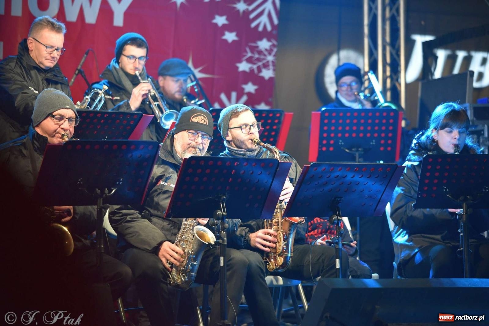 Zdjęcie w galerii na portalu naszraciborz.pl: Laserowa bajeczka, Plania i zupa z Gamowa - sobota na jarmarku w Raciborzu [WIDEO] wiadomości z regionu