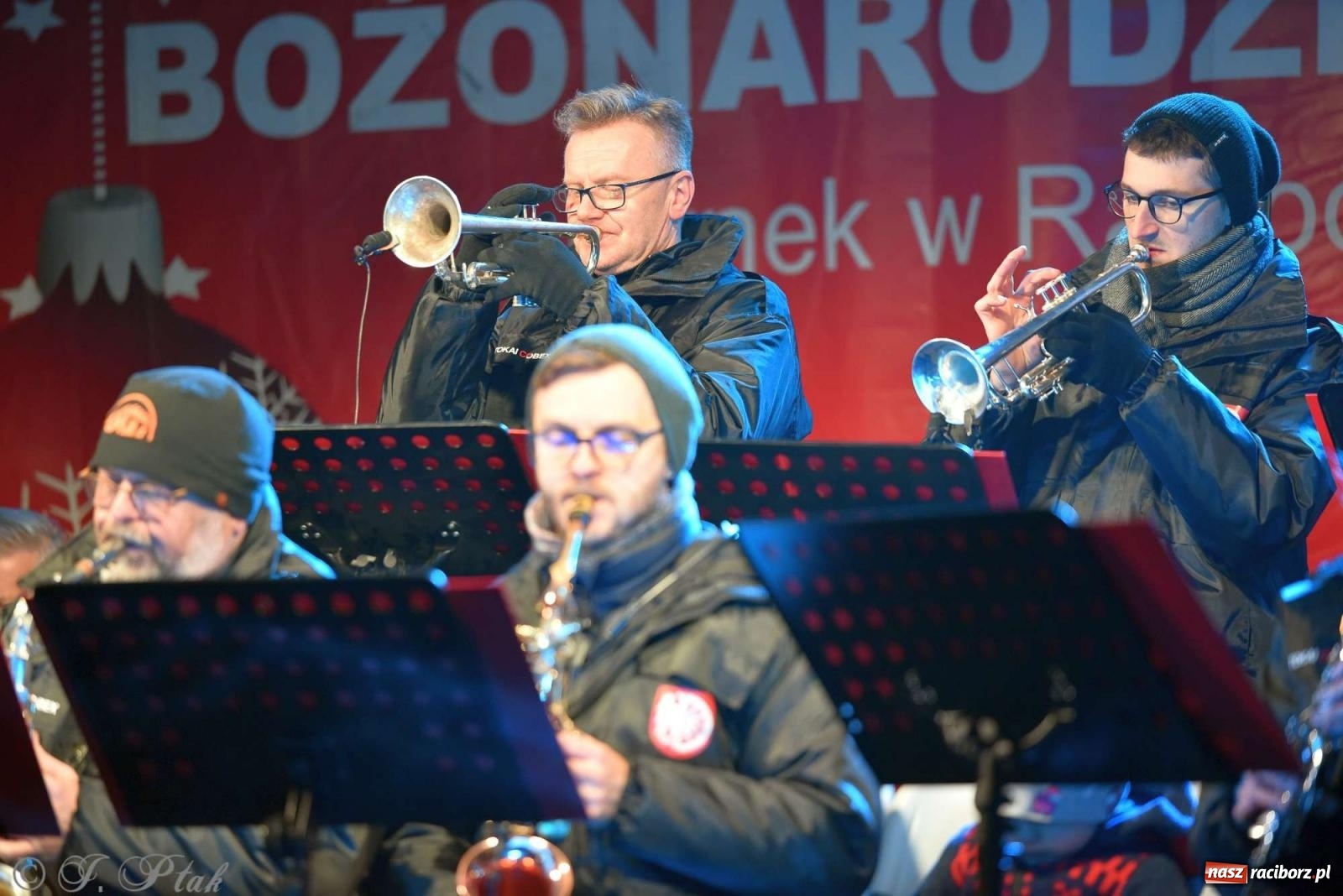 Zdjęcie w galerii na portalu naszraciborz.pl: Laserowa bajeczka, Plania i zupa z Gamowa - sobota na jarmarku w Raciborzu [WIDEO] wiadomości z regionu