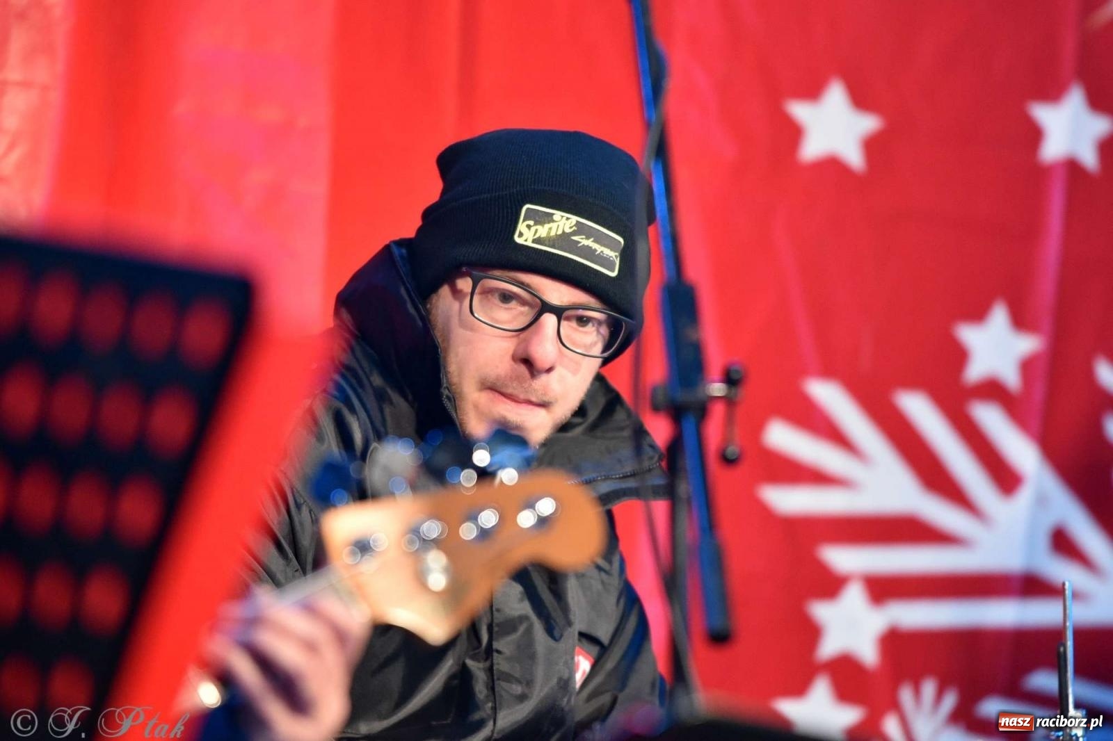 Zdjęcie w galerii na portalu naszraciborz.pl: Laserowa bajeczka, Plania i zupa z Gamowa - sobota na jarmarku w Raciborzu [WIDEO] wiadomości z regionu