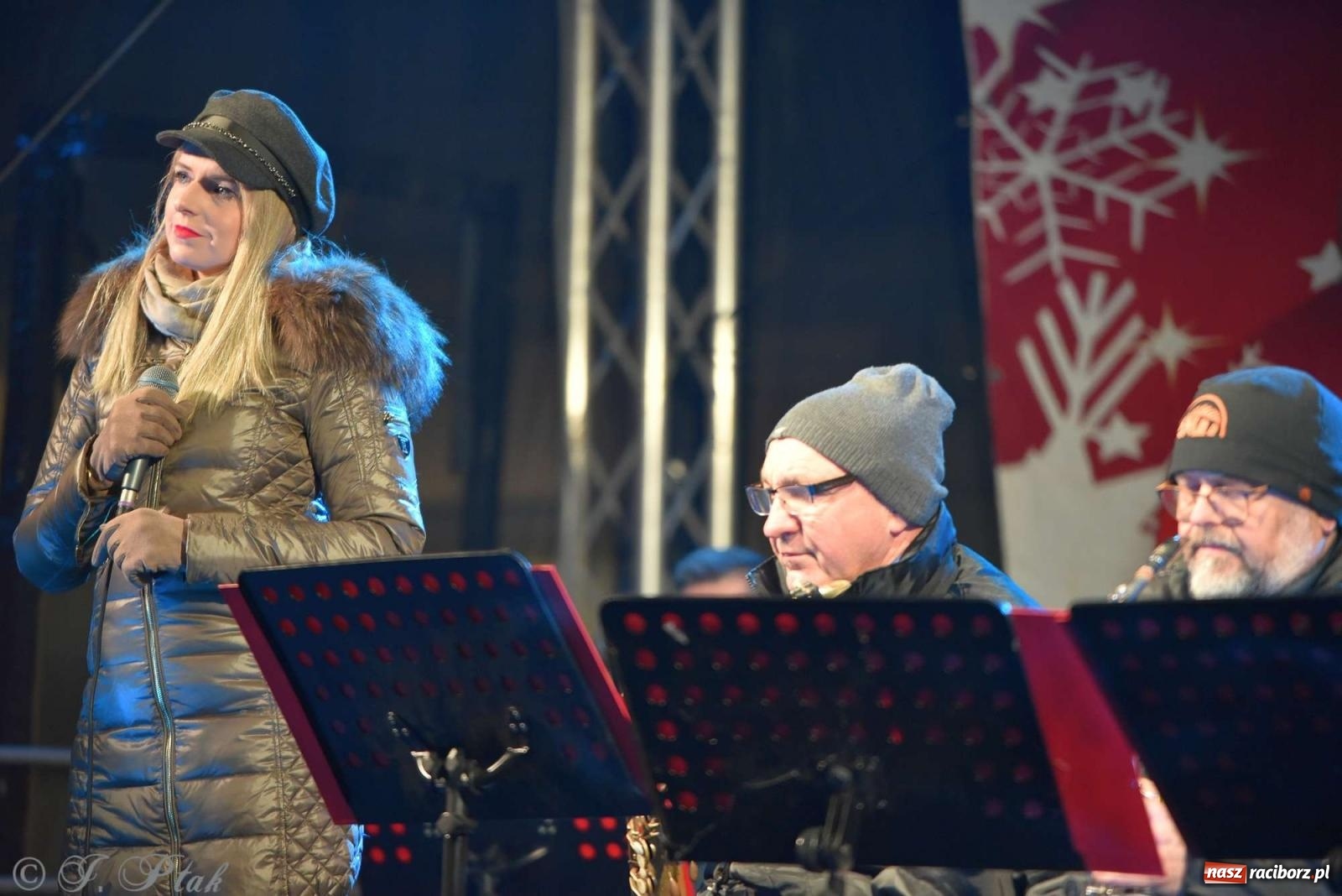 Zdjęcie w galerii na portalu naszraciborz.pl: Laserowa bajeczka, Plania i zupa z Gamowa - sobota na jarmarku w Raciborzu [WIDEO] wiadomości z regionu