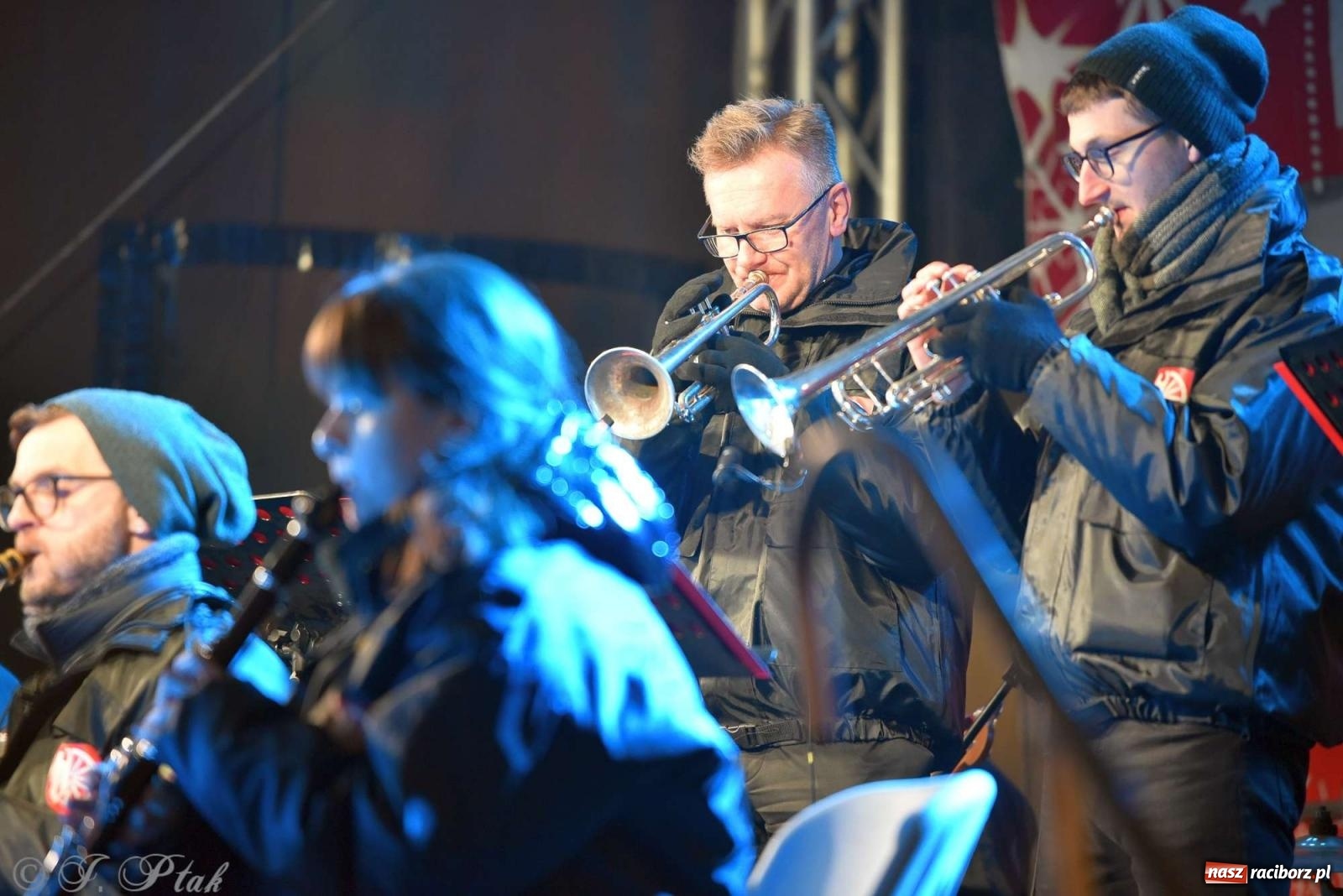 Zdjęcie w galerii na portalu naszraciborz.pl: Laserowa bajeczka, Plania i zupa z Gamowa - sobota na jarmarku w Raciborzu [WIDEO] wiadomości z regionu