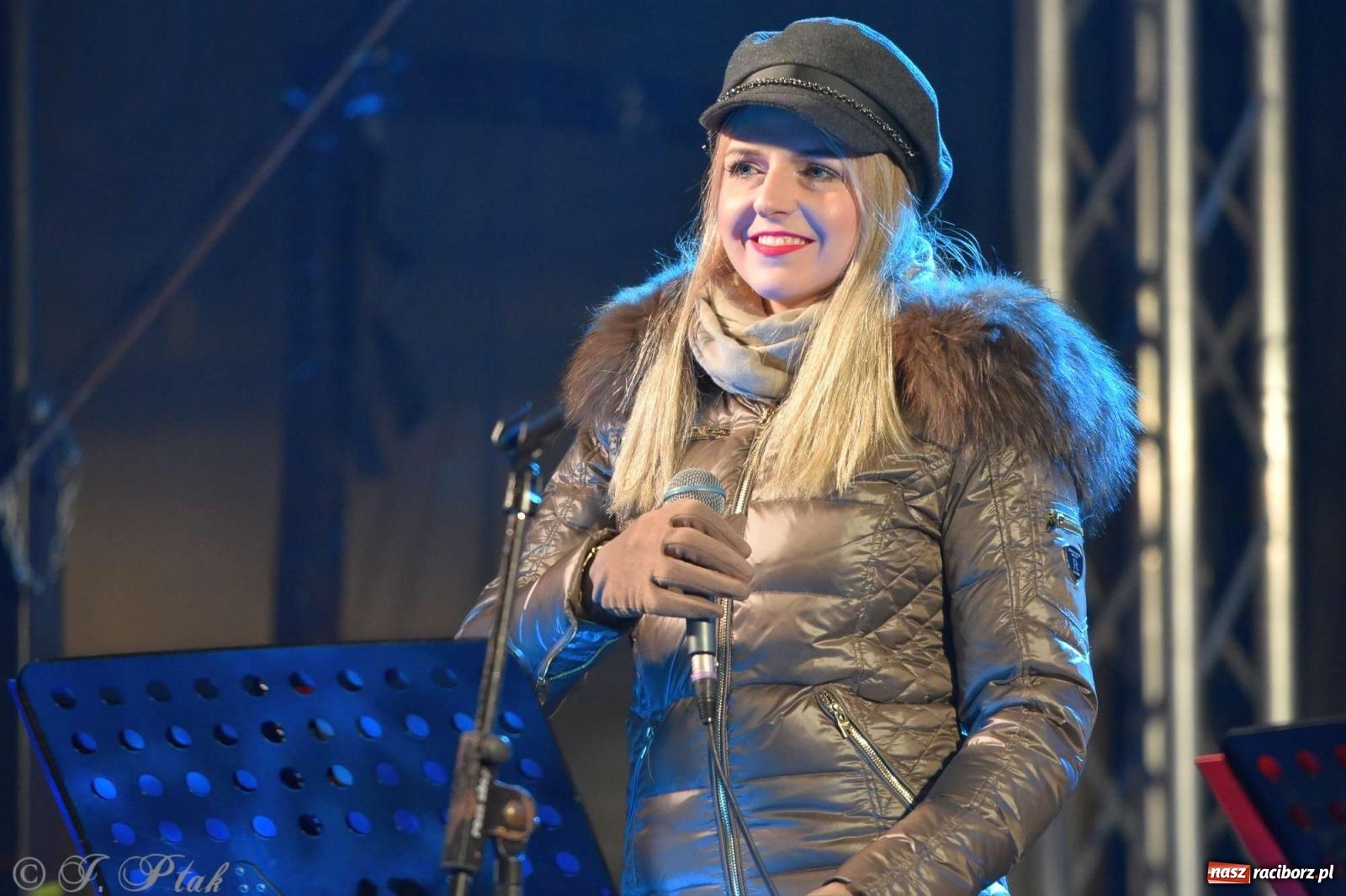 Zdjęcie w galerii na portalu naszraciborz.pl: Laserowa bajeczka, Plania i zupa z Gamowa - sobota na jarmarku w Raciborzu [WIDEO] wiadomości z regionu