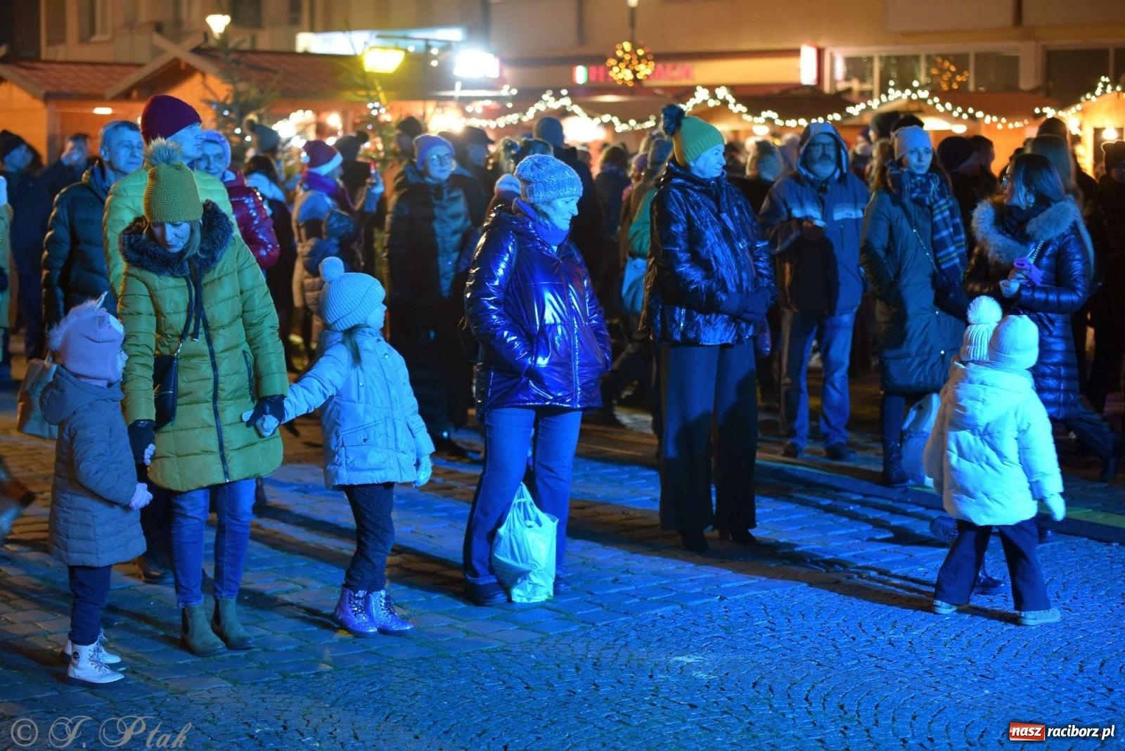Zdjęcie w galerii na portalu naszraciborz.pl: Laserowa bajeczka, Plania i zupa z Gamowa - sobota na jarmarku w Raciborzu [WIDEO] wiadomości z regionu