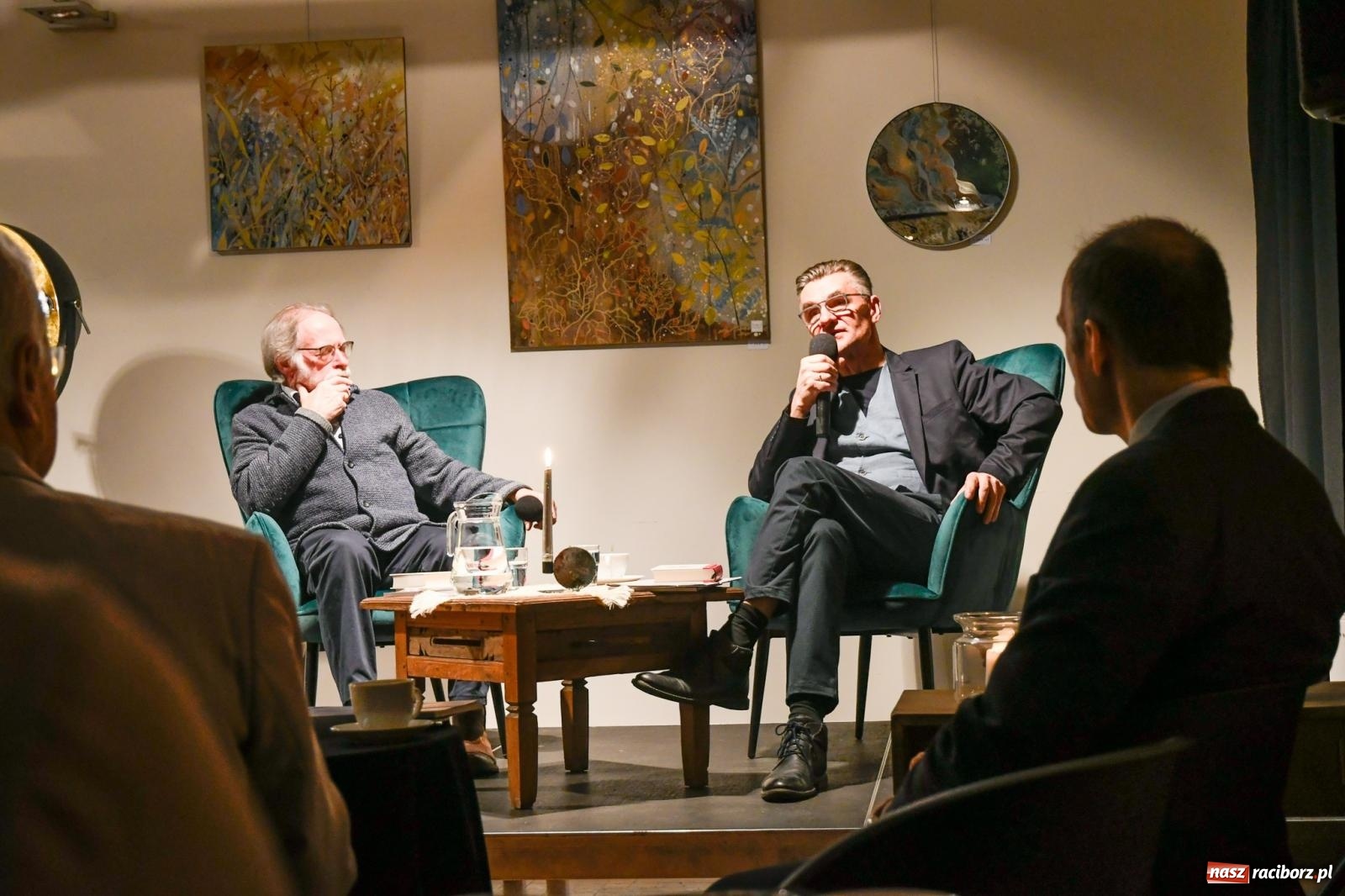 Zdjęcie w galerii na portalu naszraciborz.pl: Literacka kawiarenka Raciborza. W RCK promowano 36. wydanie Almanachu wiadomości z regionu